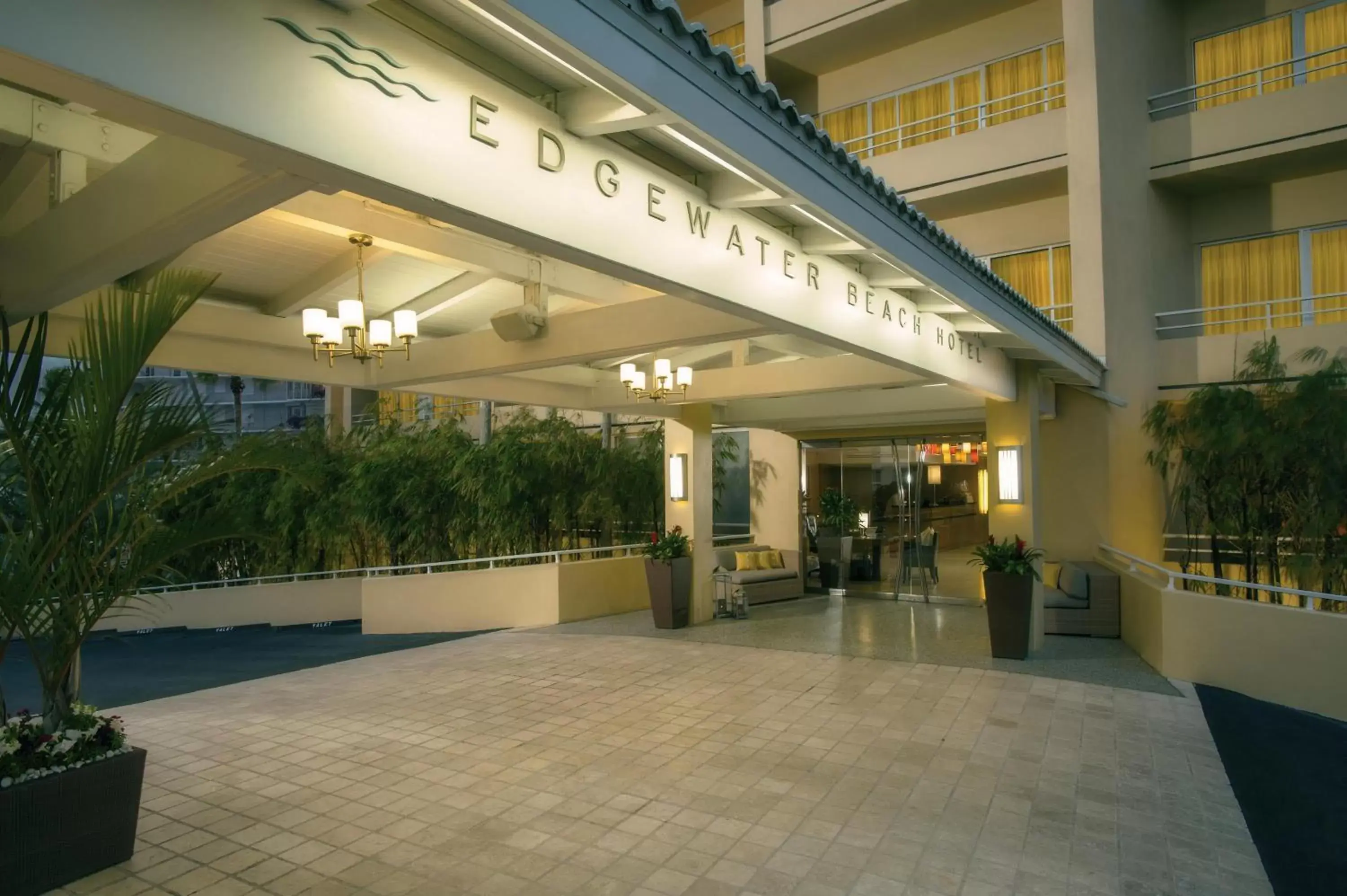 Facade/entrance in Edgewater Beach Hotel Facade/entrance in Edgewater Beach Hotel