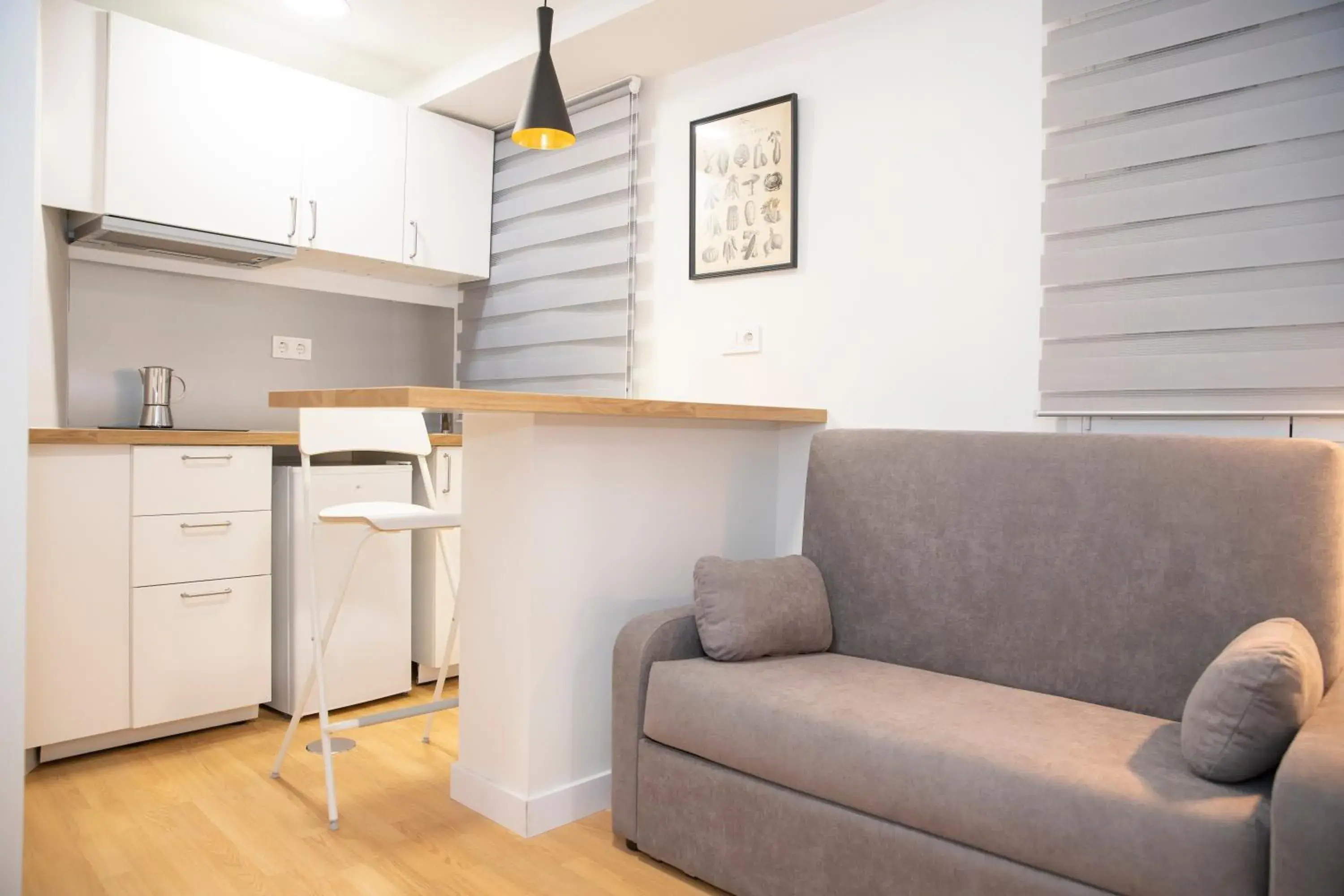 Kitchen or kitchenette, Seating Area in Hostal Montaloya