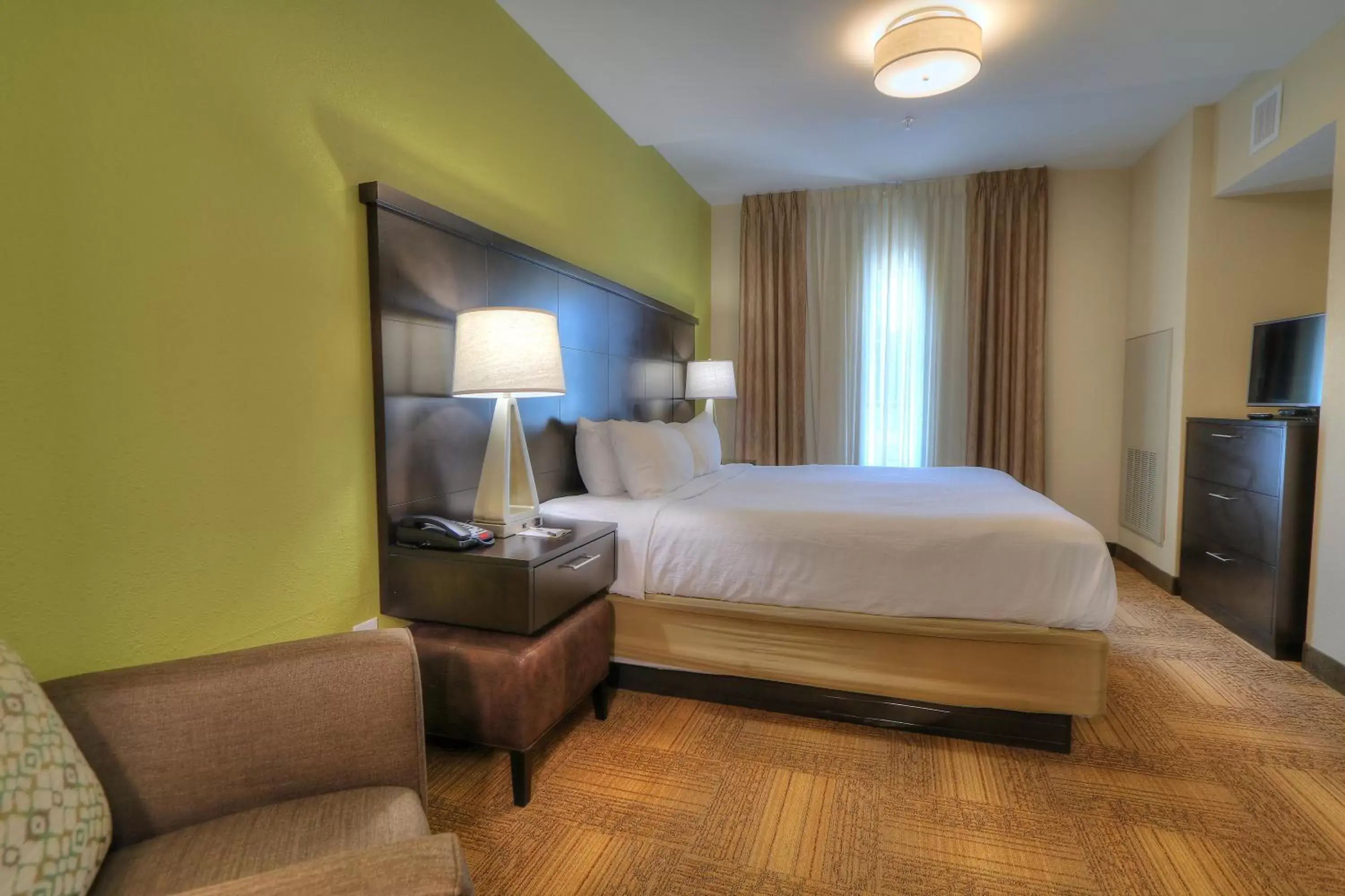 Photo of the whole room, Bed in Staybridge Suites Knoxville West, an IHG Hotel