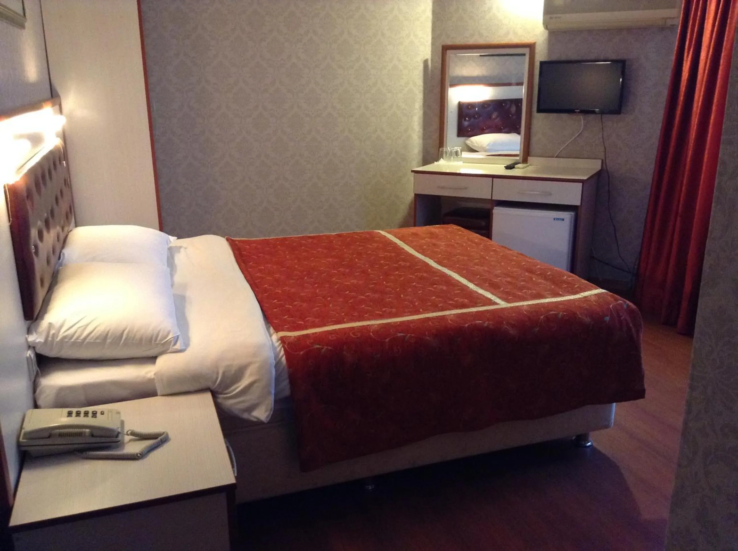 Photo of the whole room, Bed in Tayhan Hotel