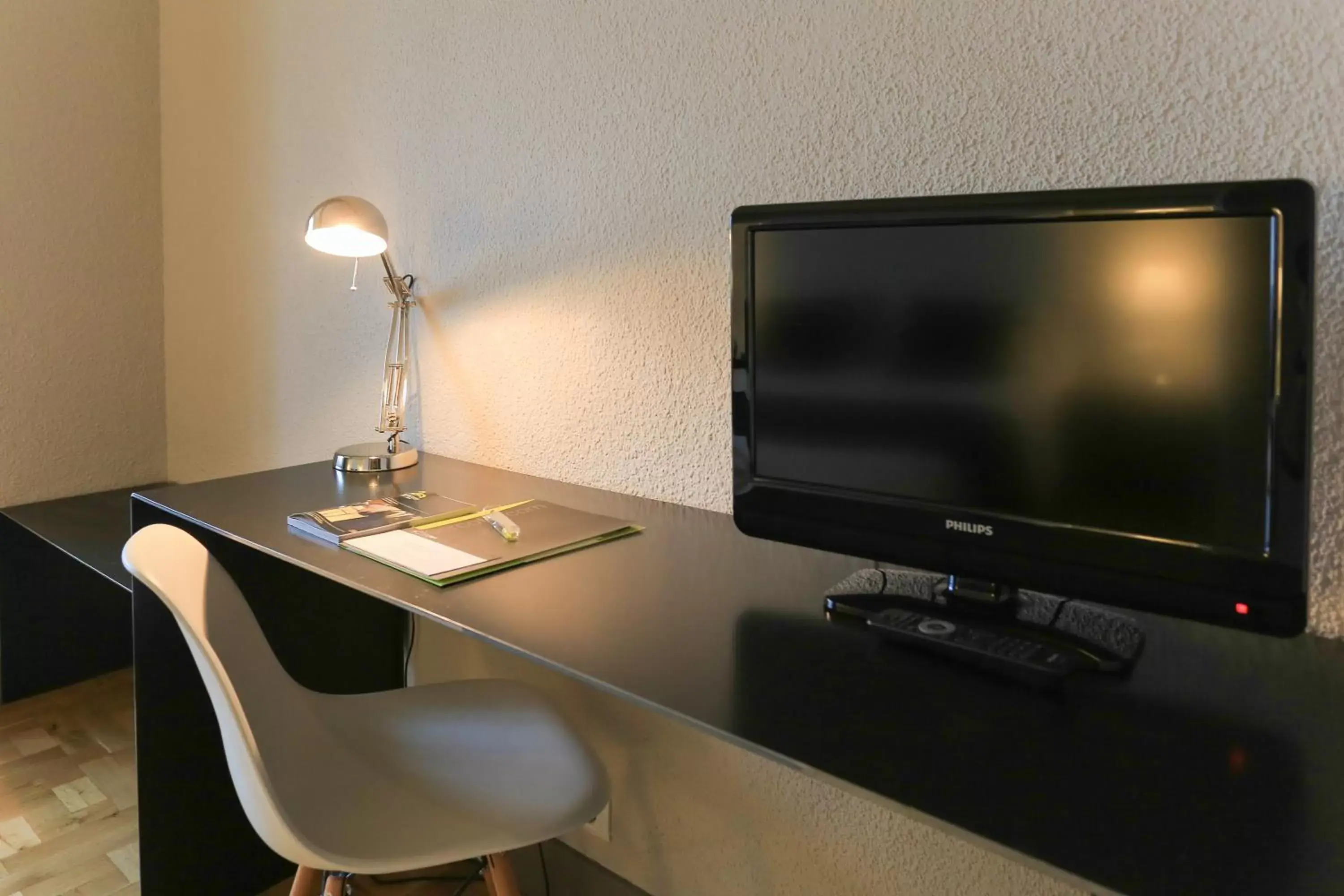 TV and multimedia, TV/Entertainment Center in Hotel Leyre