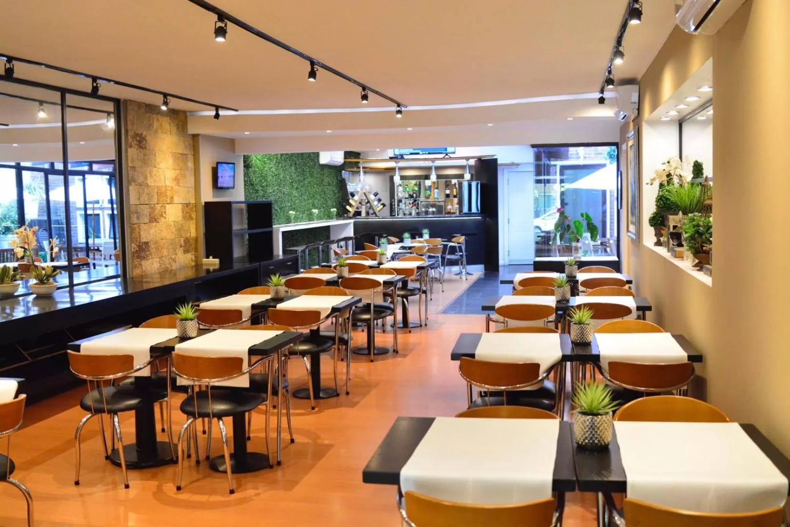 Restaurant/places to eat in Pocitos Plaza Hotel