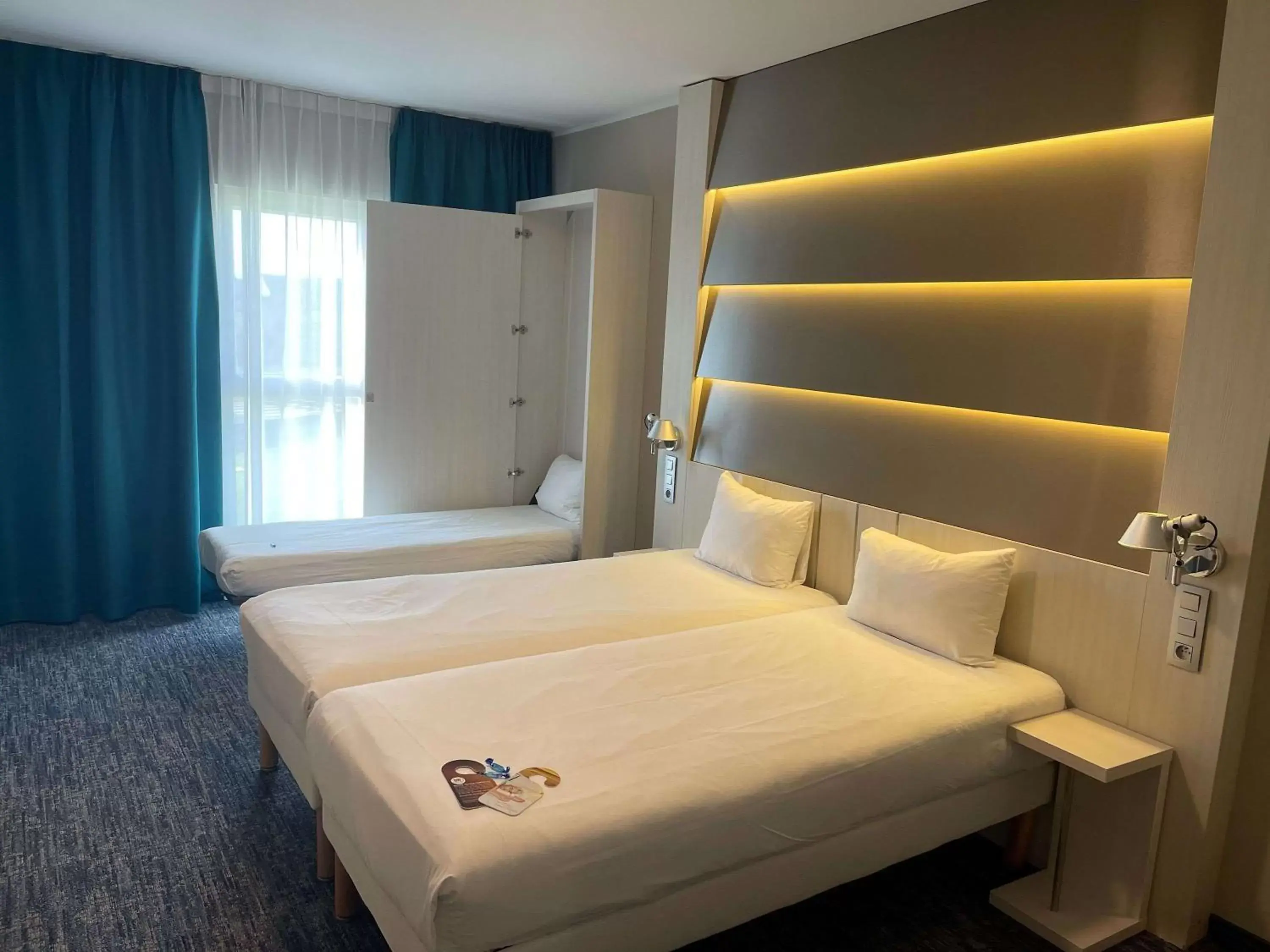 Bedroom, Bed in ibis Styles Nivelles