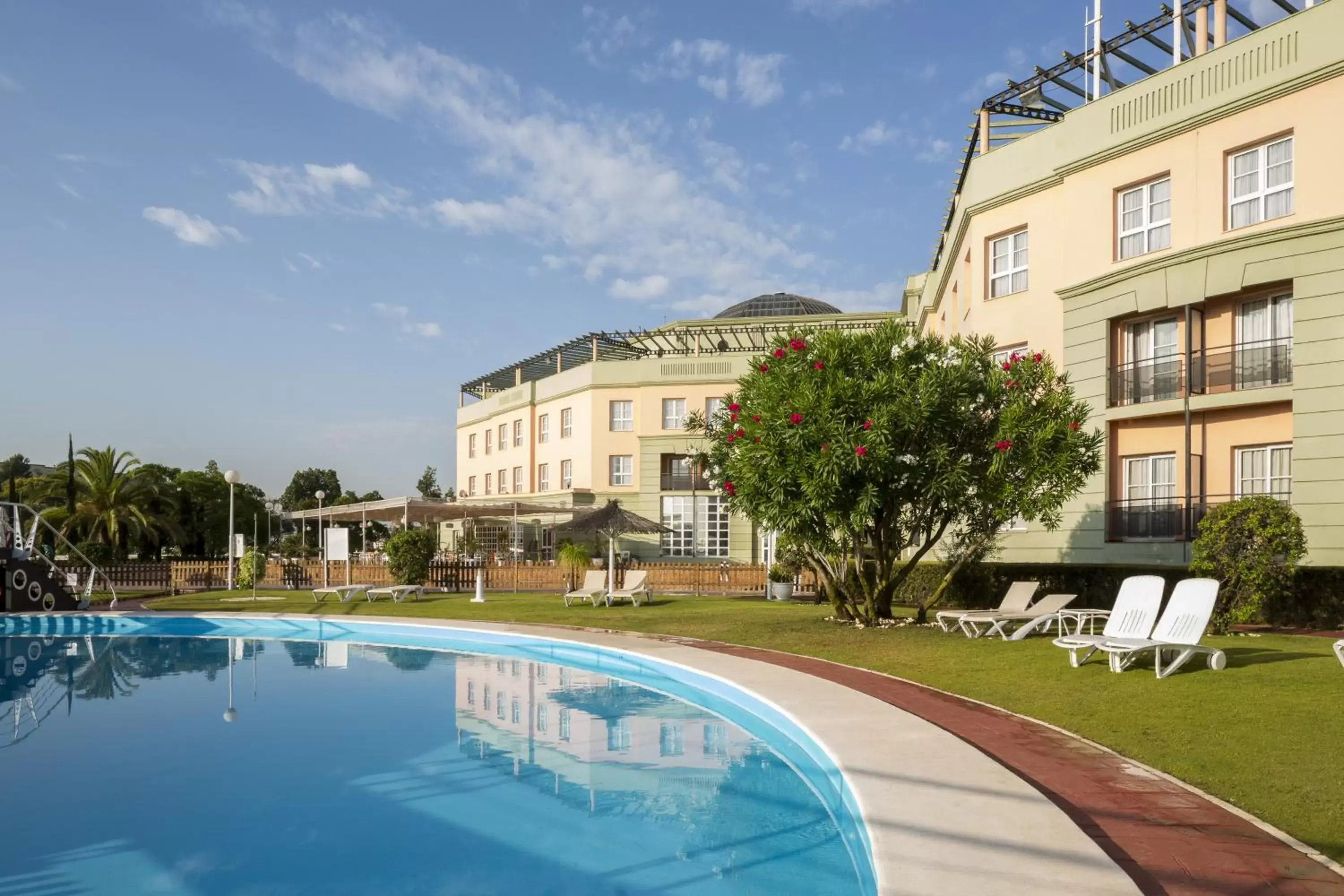 Facade/entrance, Property Building in Ilunion Alcora Sevilla