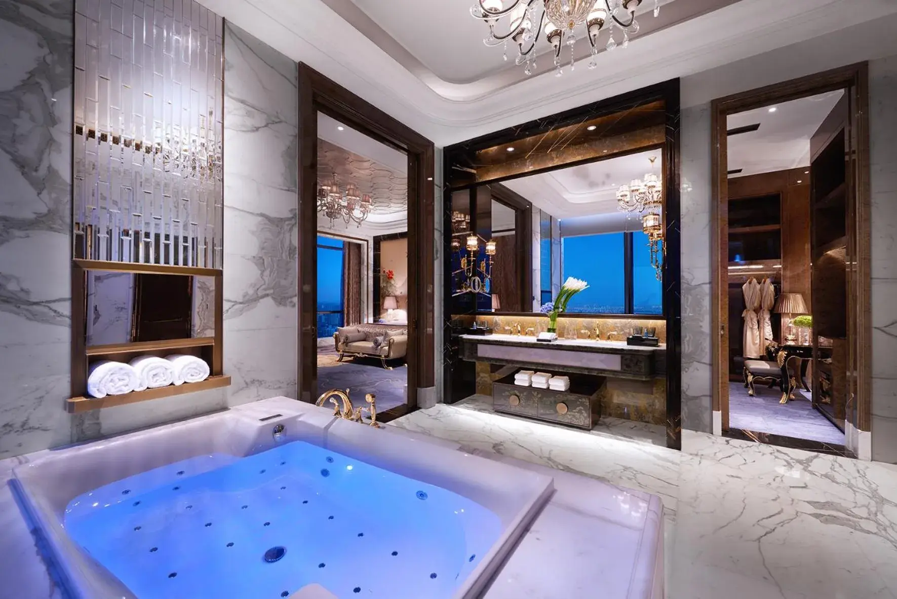 Bathroom, Swimming Pool in Wanda Vista Zhengzhou