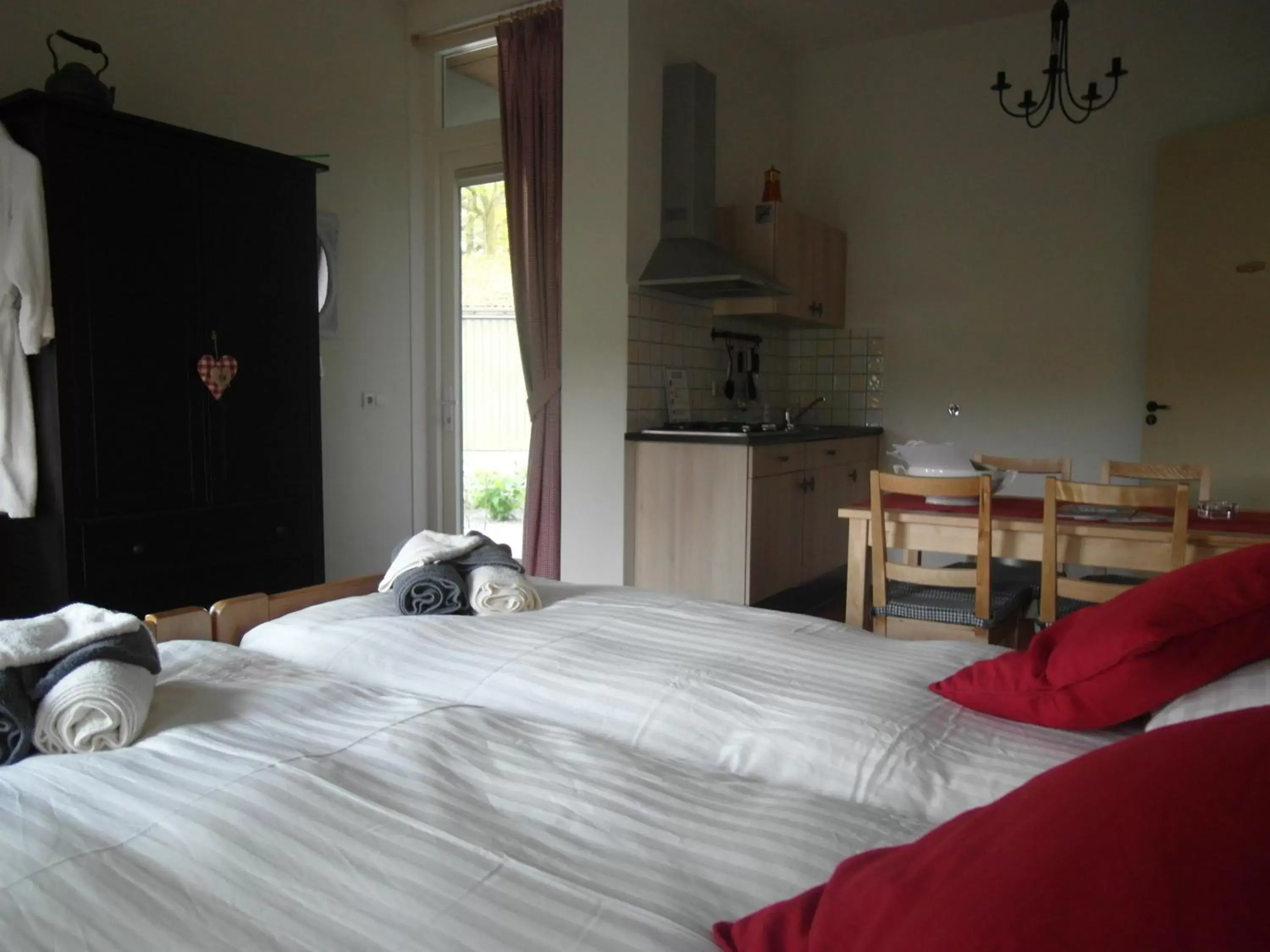 Photo of the whole room, Bed in B&B De Pepper