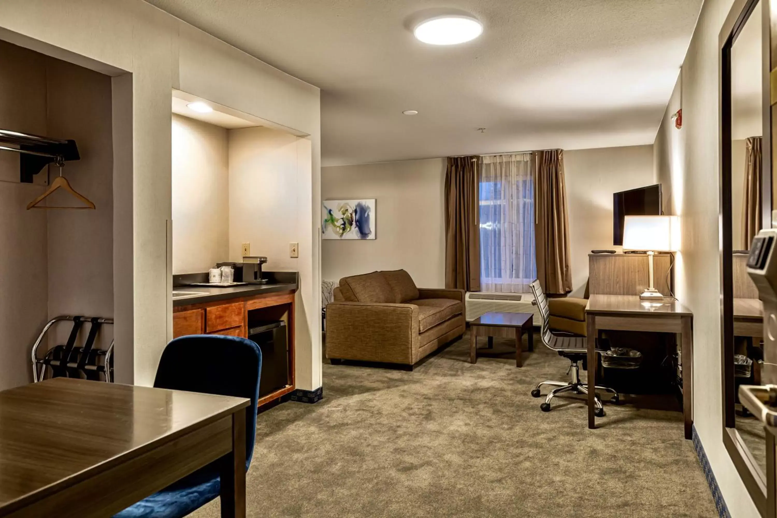 TV and multimedia, Seating Area in SureStay Plus Hotel by Best Western SeaTac Airport