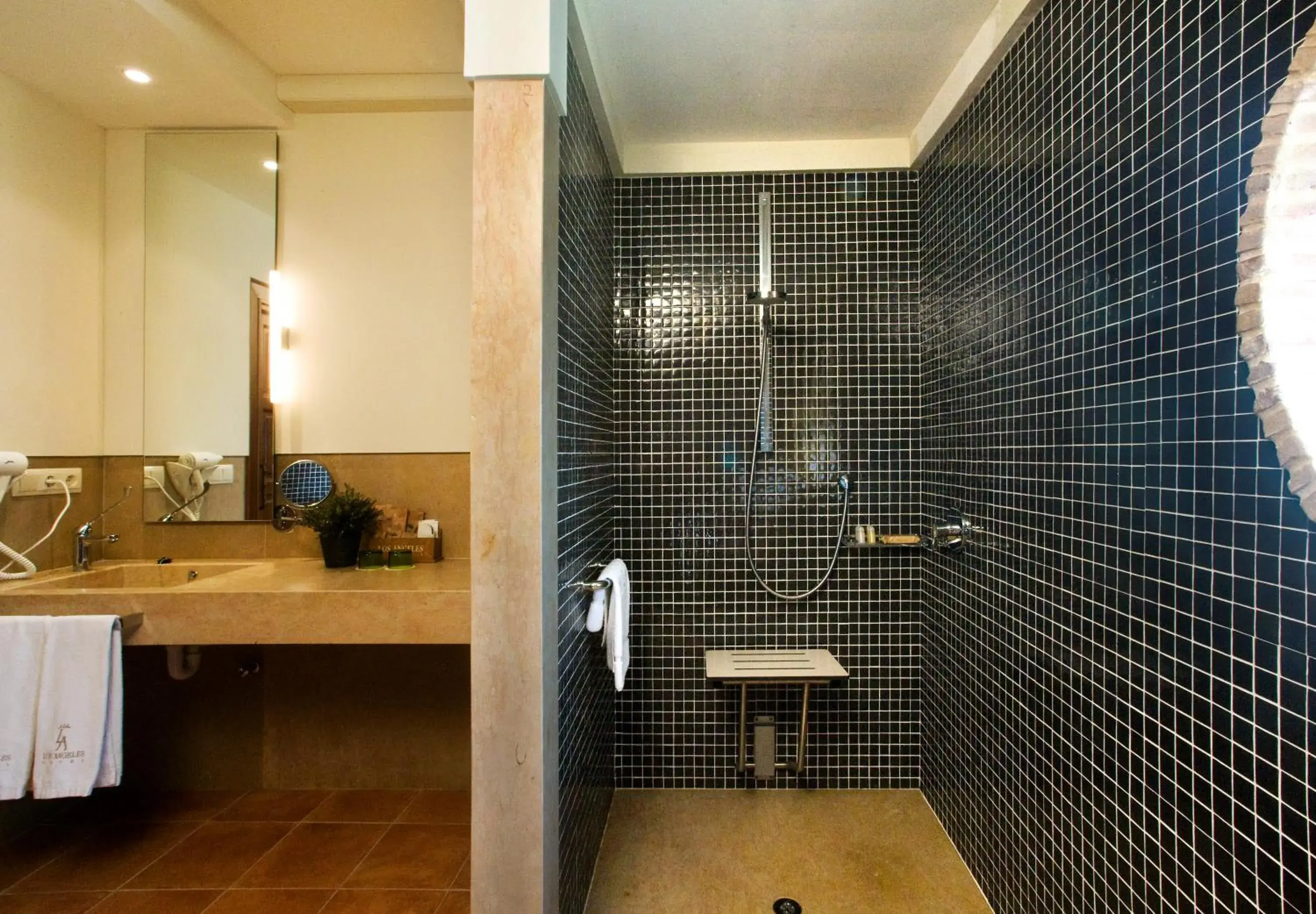 Shower, Bathroom in Hotel Los Ángeles Denia