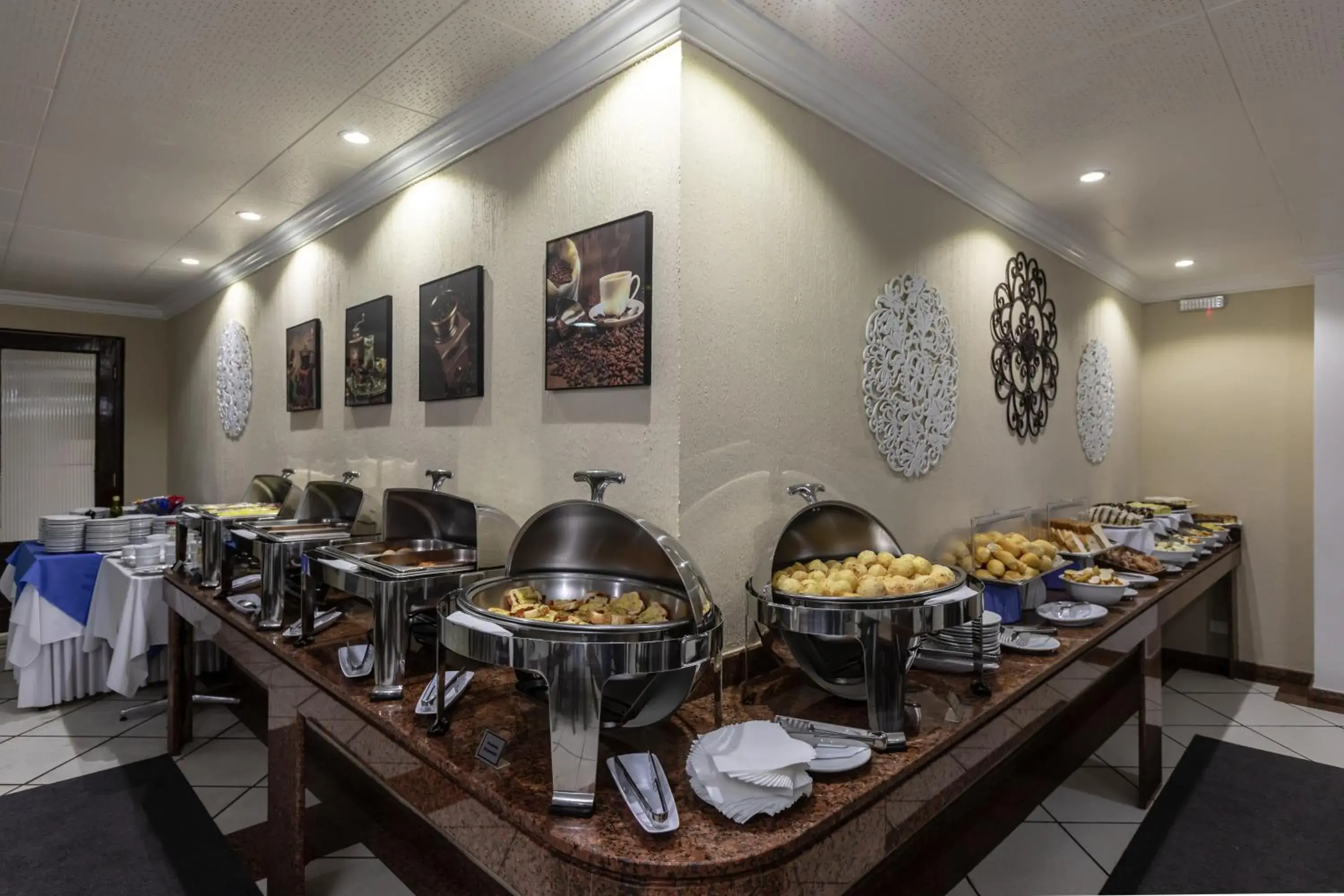 Buffet breakfast, Restaurant/Places to Eat in Águas do Iguacu Hotel Centro