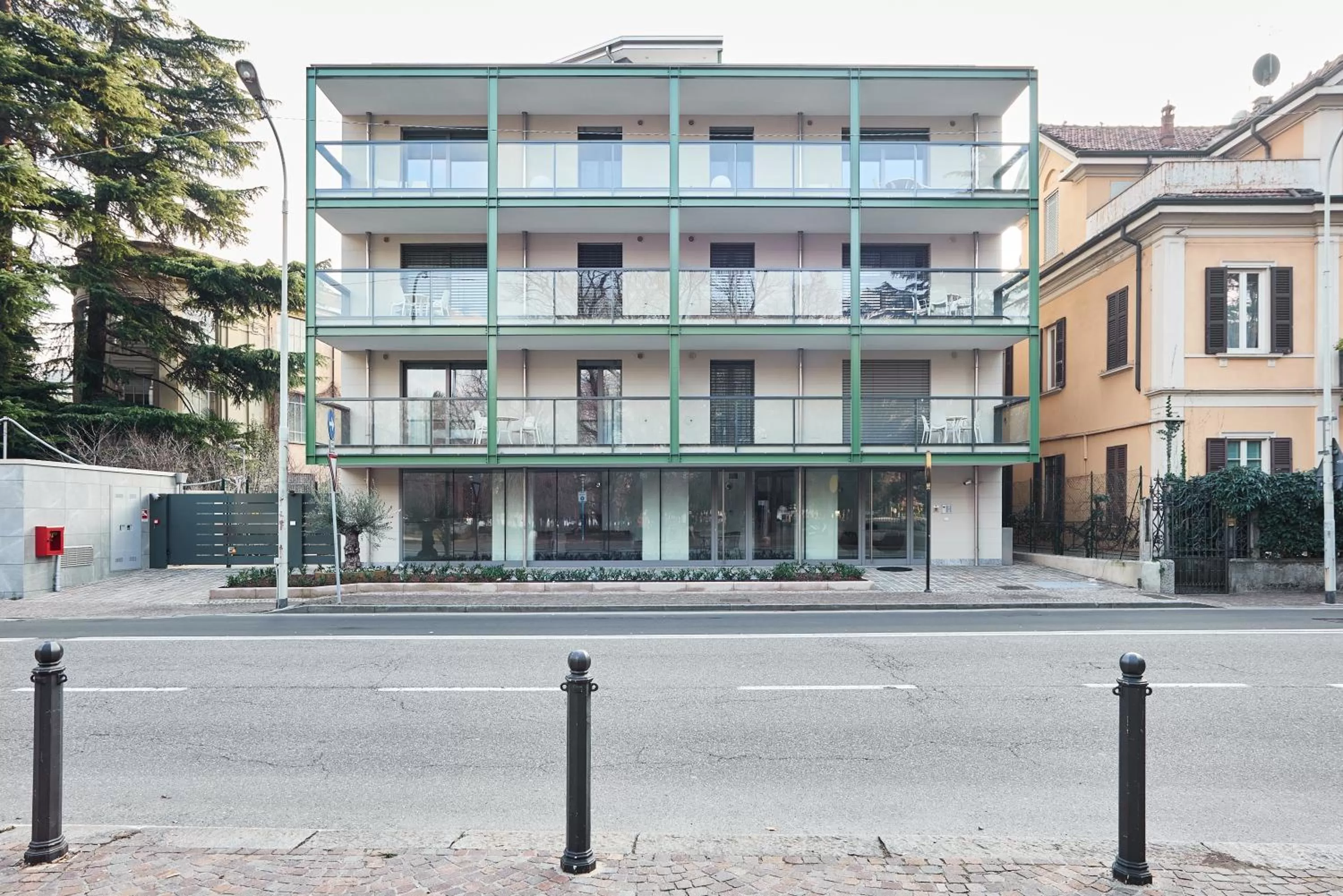 Facade/entrance in La Perla by Sedar