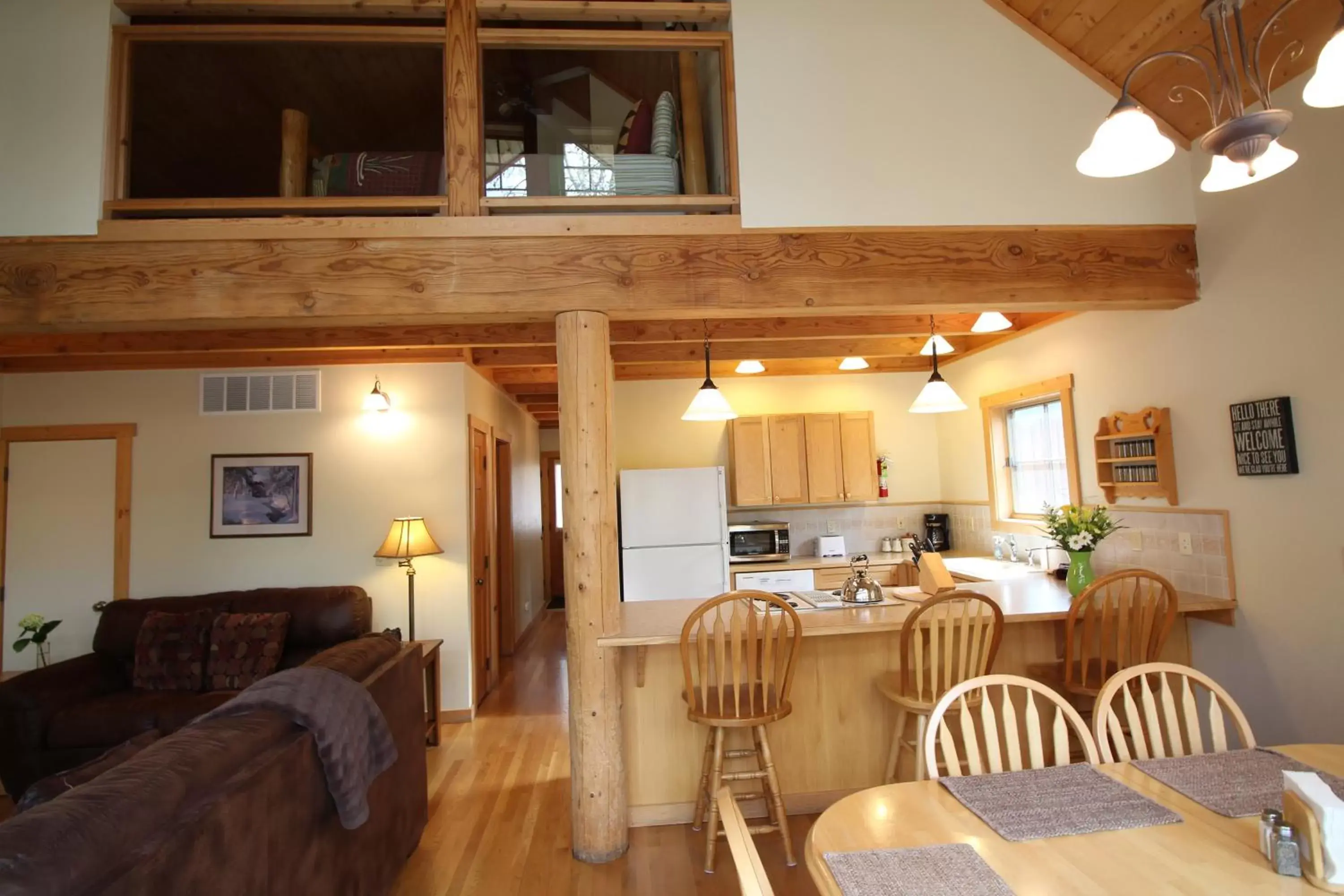 Kitchen or kitchenette, Seating Area in River's Edge Resort