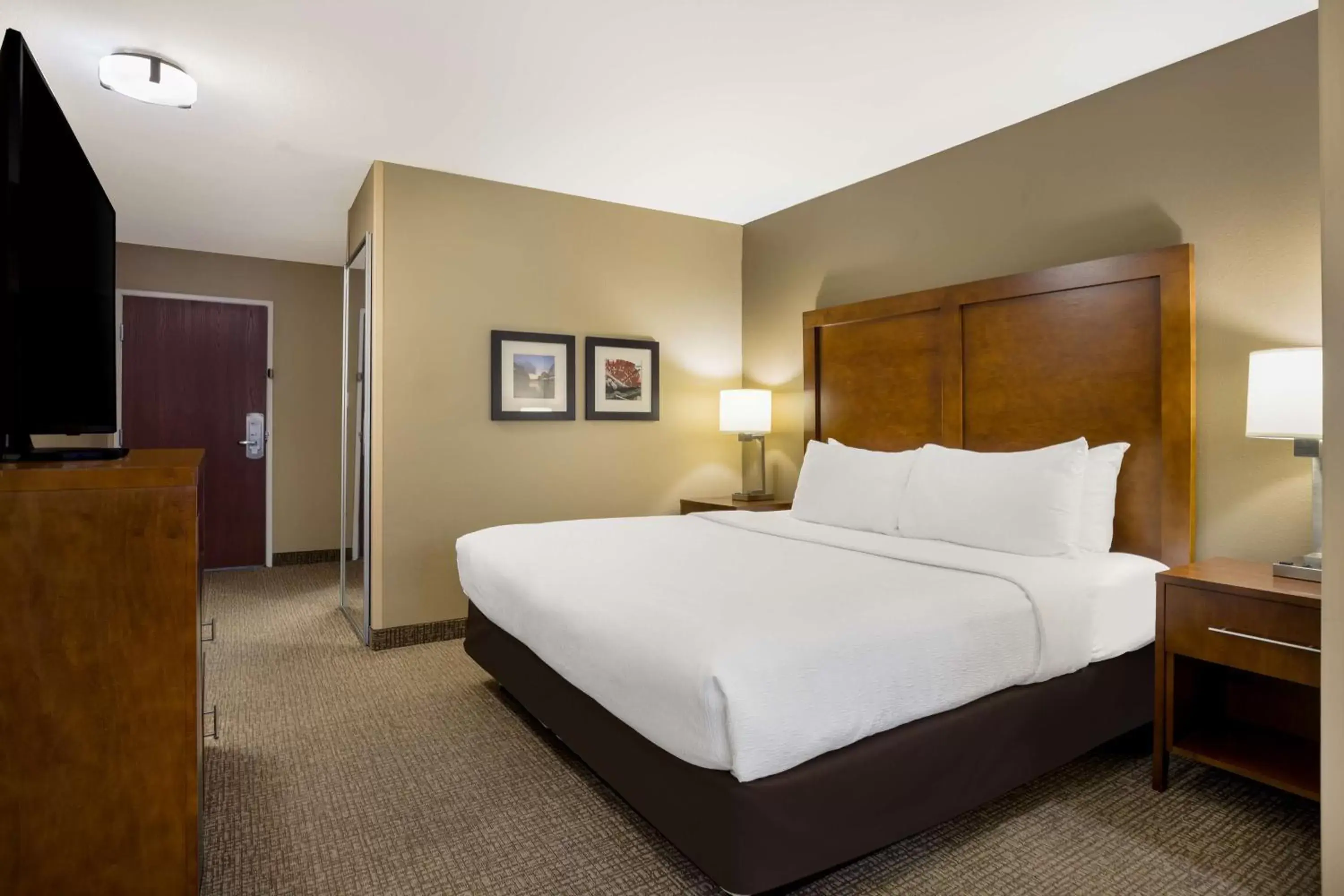 Bedroom, Bed in Best Western Morgan City Inn