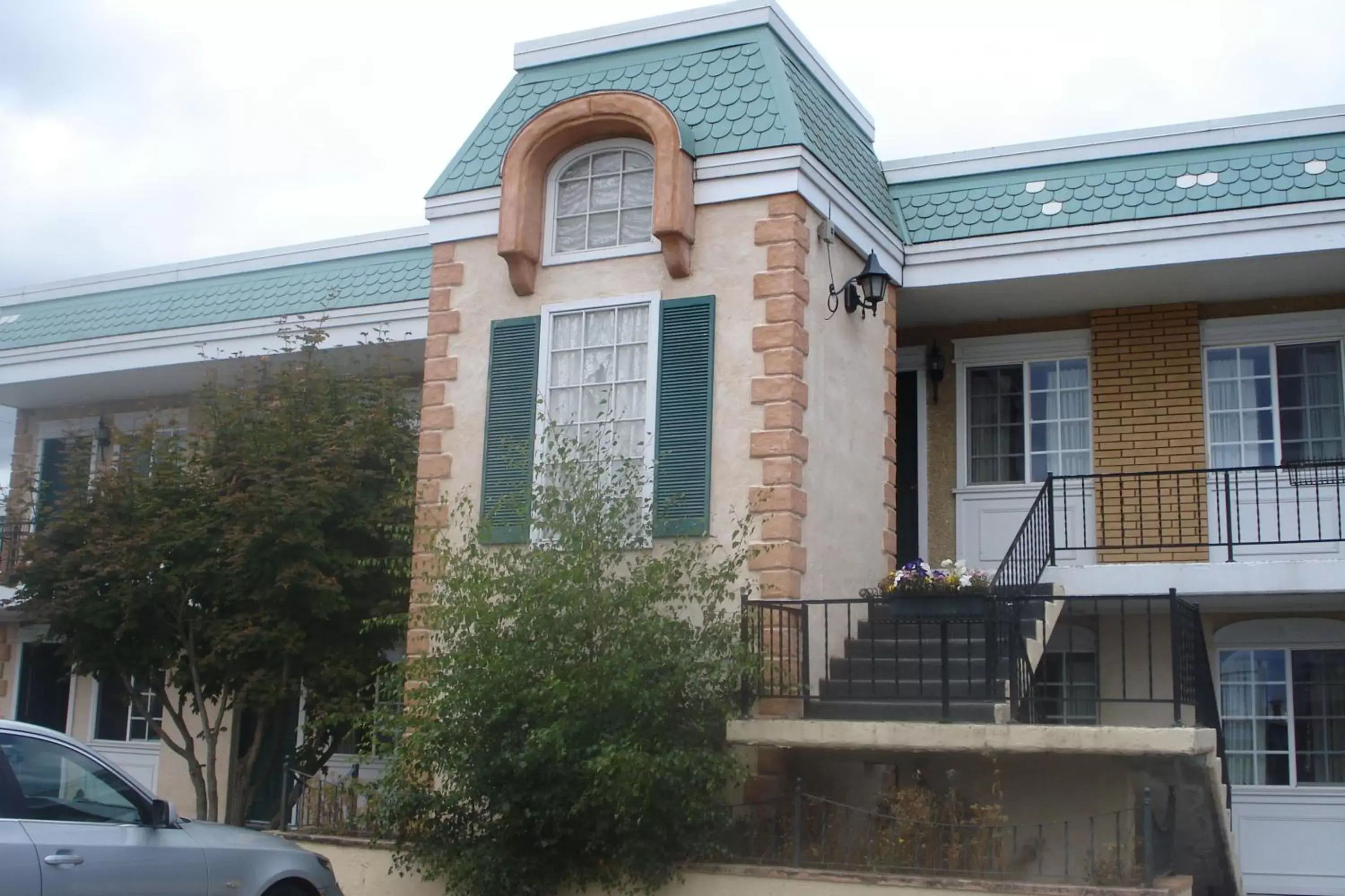 Facade/entrance, Property Building in Sequim West Inn