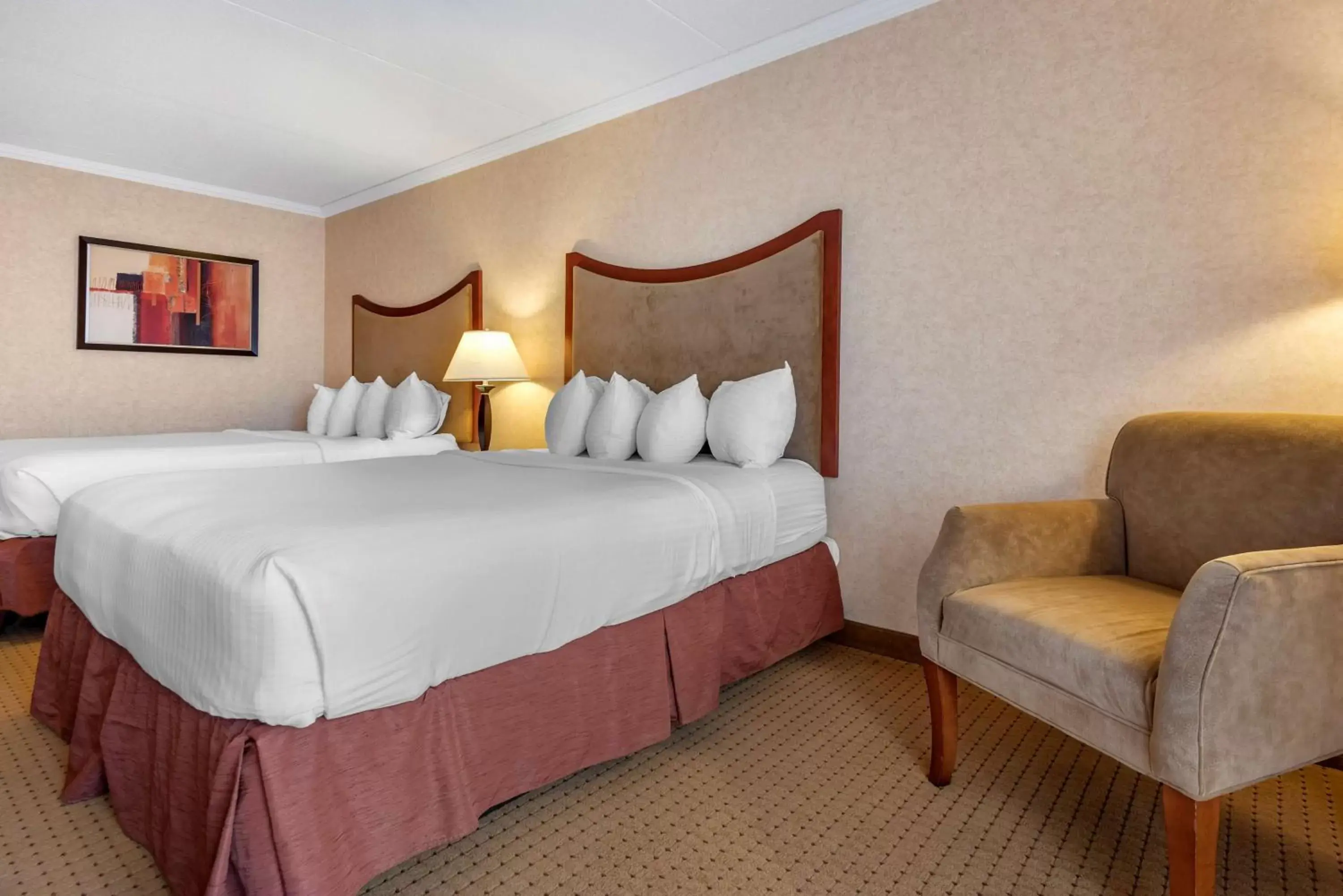 Bed in Best Western Plus Oswego Hotel and Conference Center