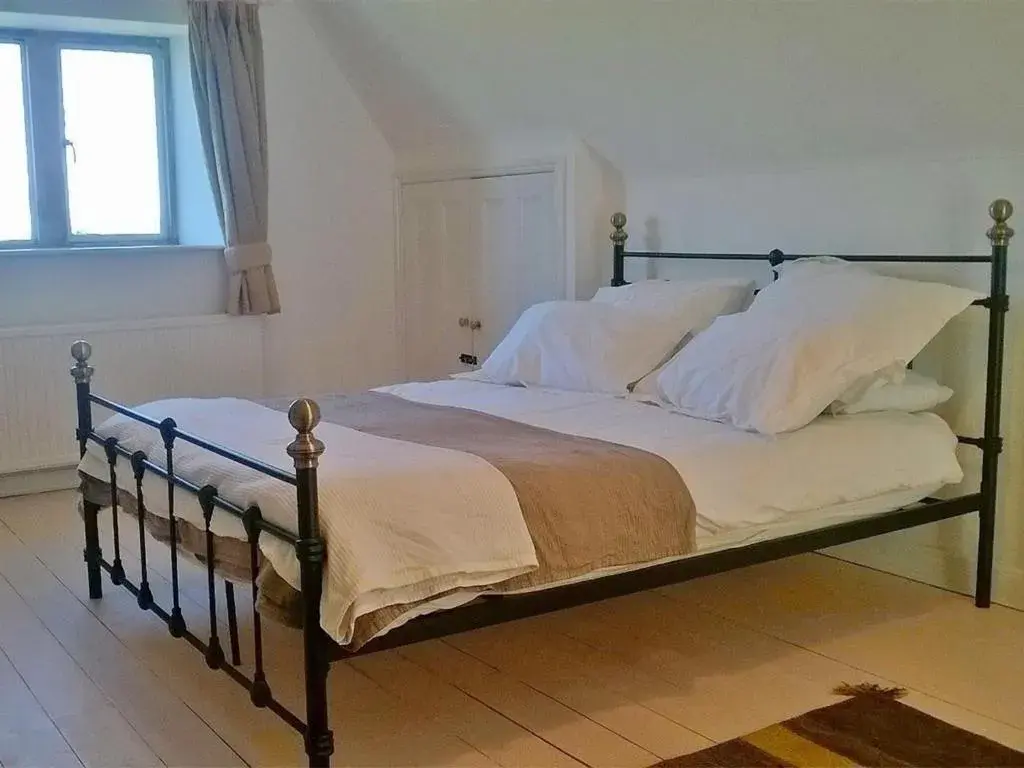Bedroom, Bed in Battens Farm Cottages B&B