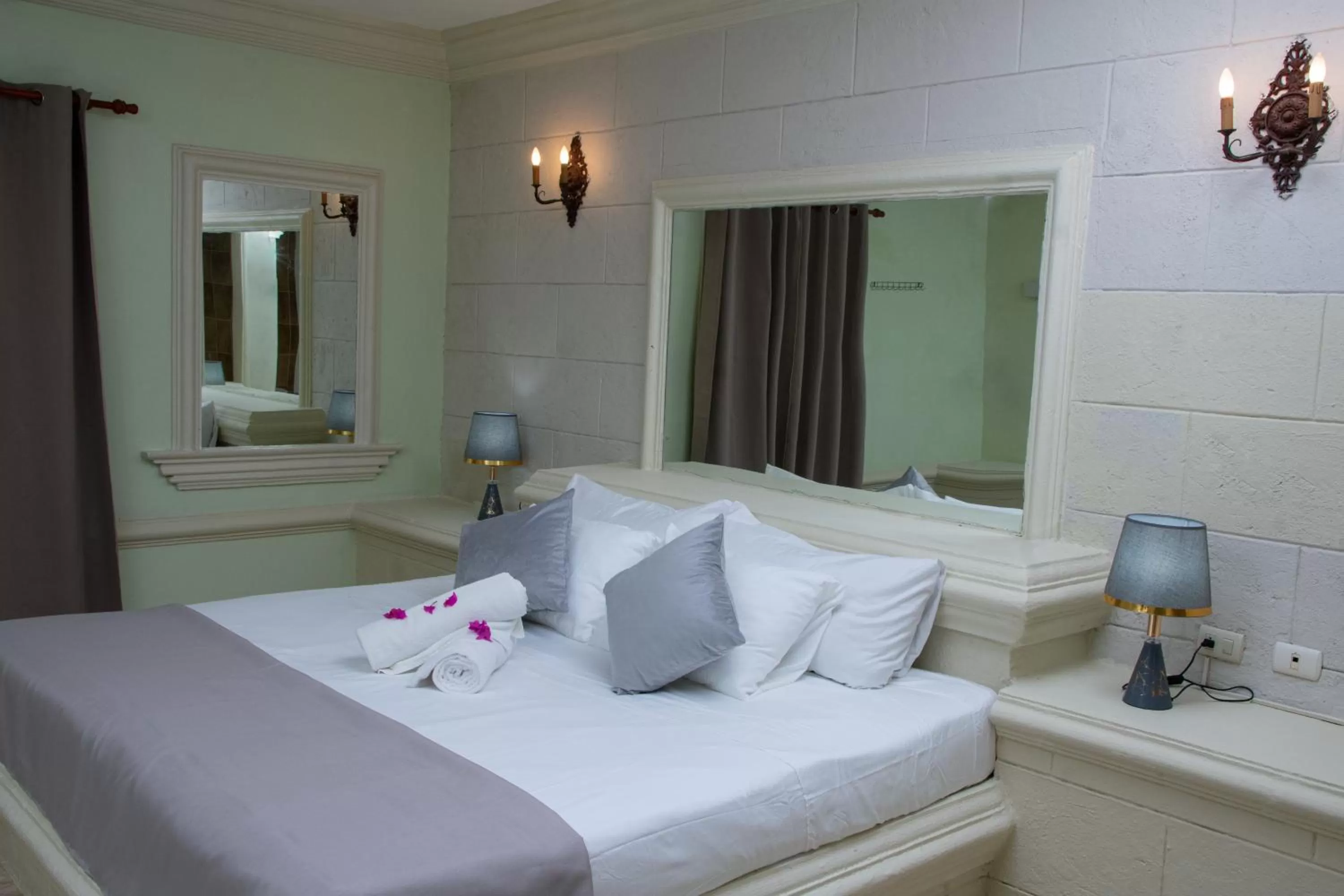 Bed in Aparthotel Castillo Real