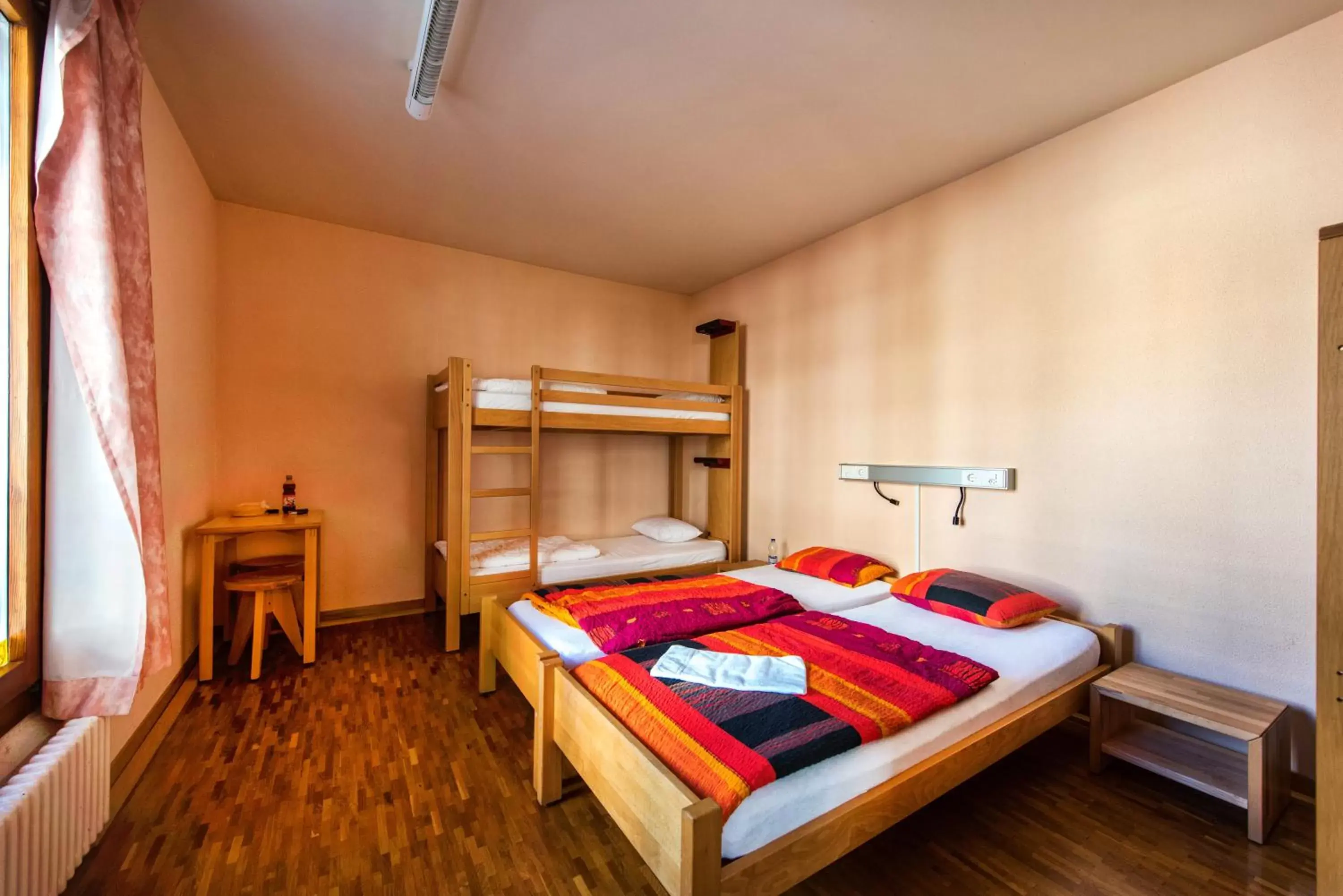 Photo of the whole room in Geneva Hostel