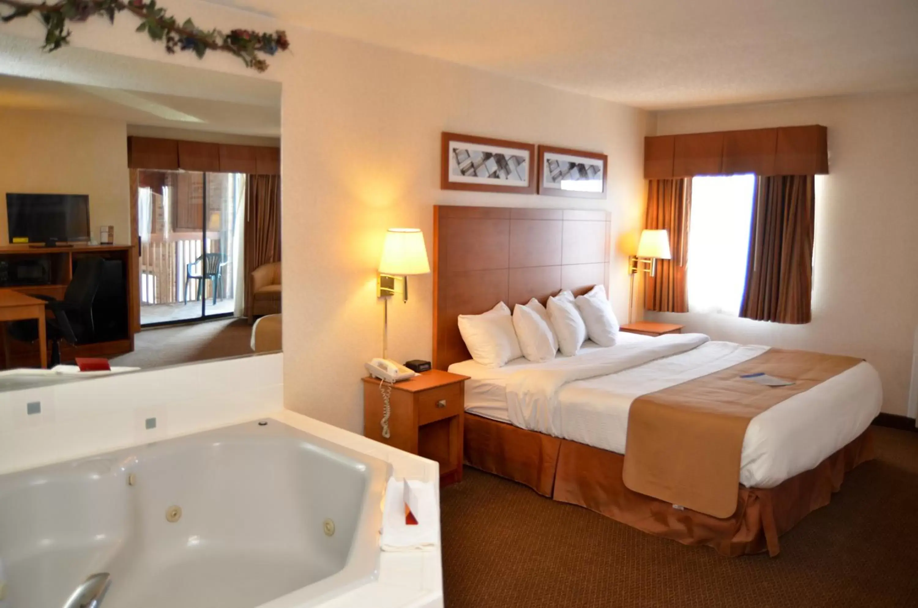 Bathroom, Bed in Baymont by Wyndham Port Huron Bathroom, Bed in Baymont by Wyndham Port Huron