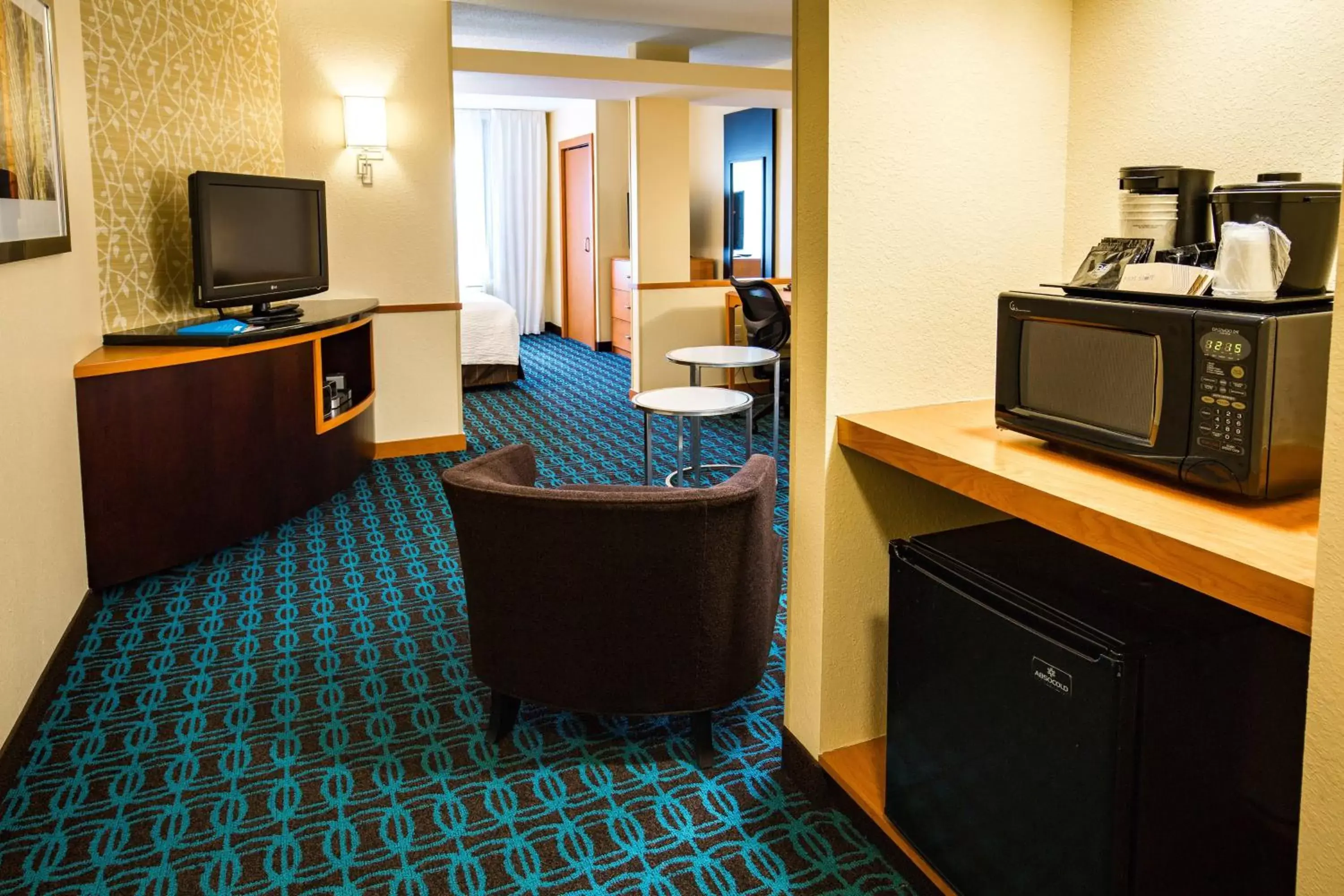 Photo of the whole room, TV/Entertainment Center in Fairfield Inn and Suites by Marriott Portsmouth Exeter