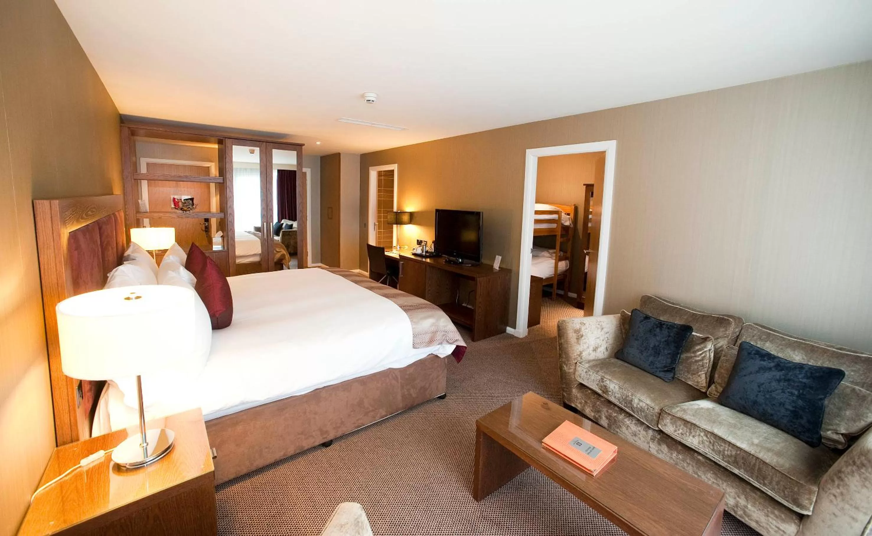 Bedroom, Bed in Kingsmills Hotel