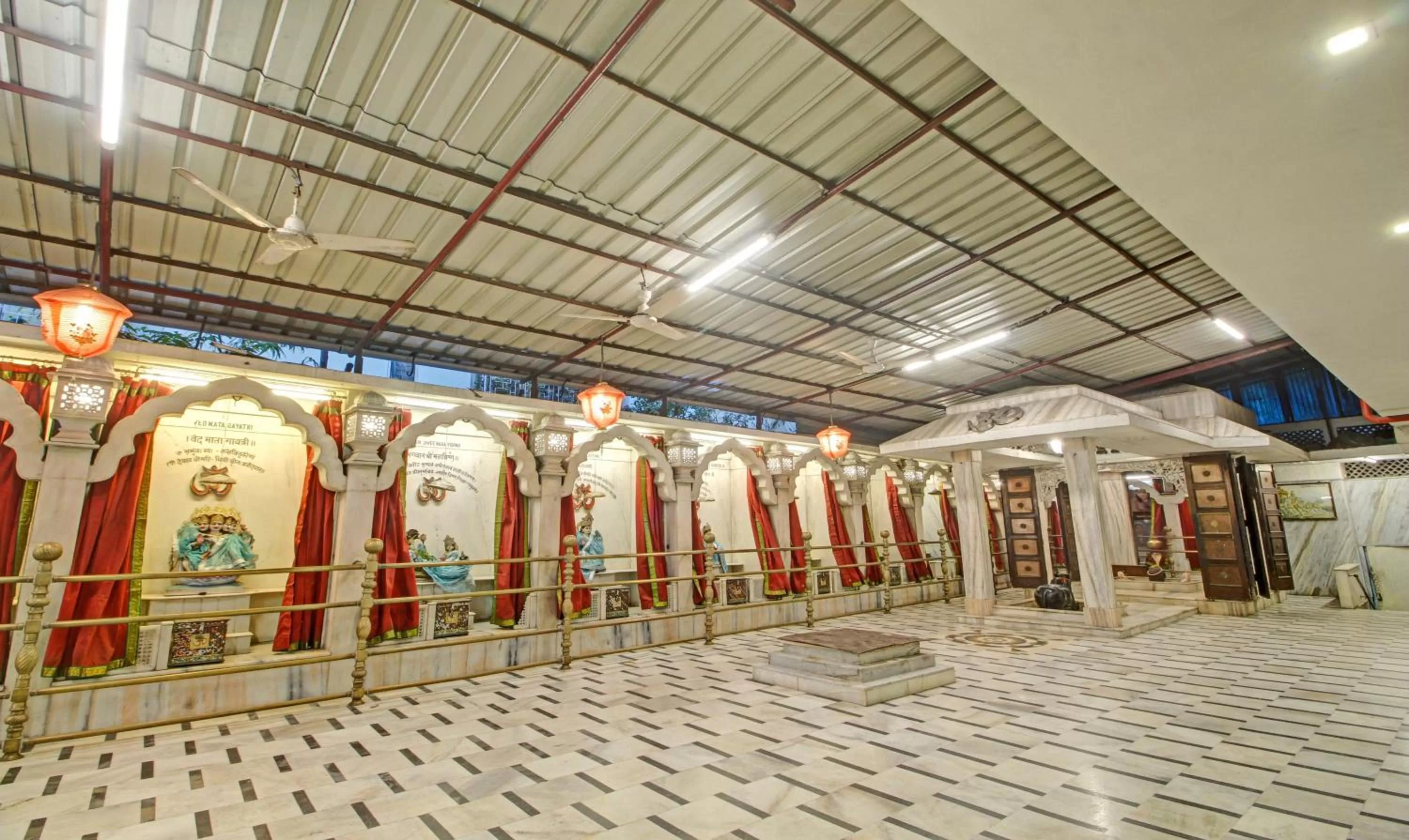 Lobby or reception in Treebo Mira Inn, Camac Street