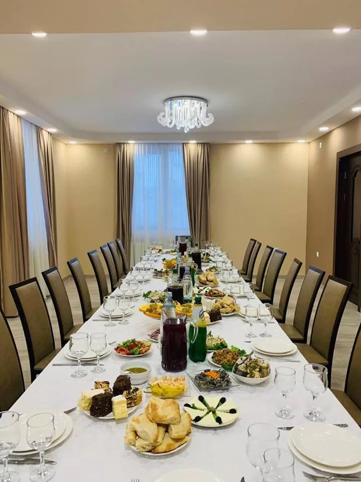 Food and drinks in Hotel Patriot