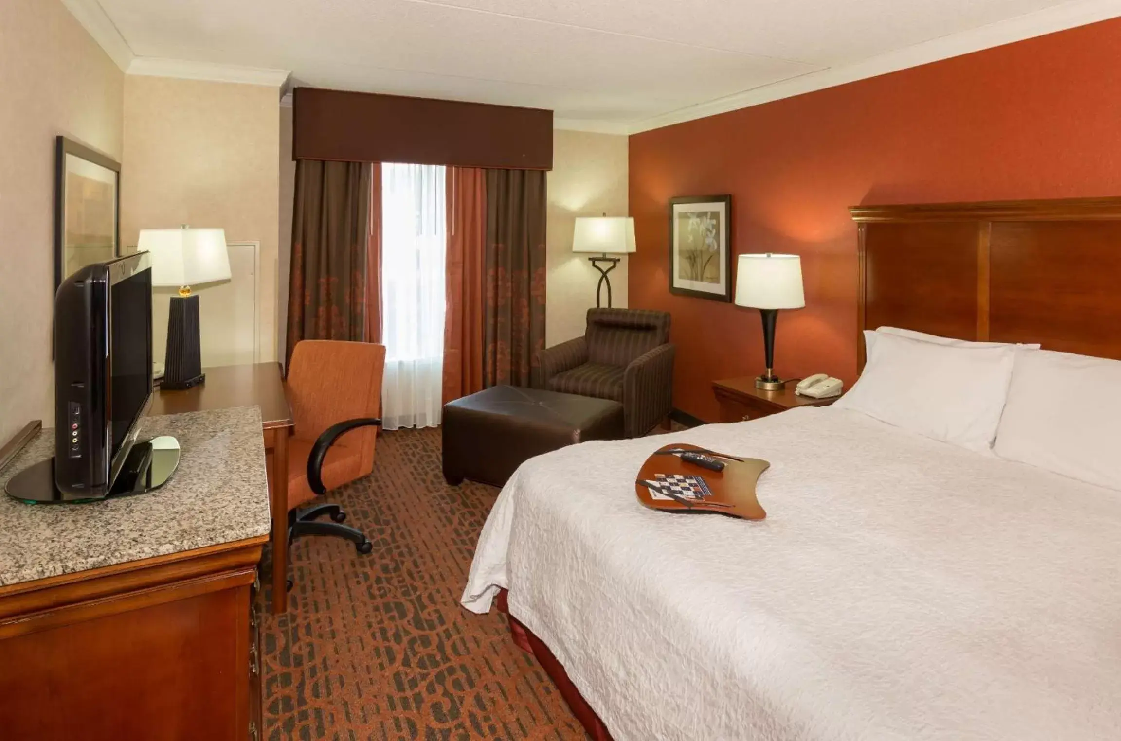Bedroom in Hampton Inn & Suites Cleveland-Beachwood