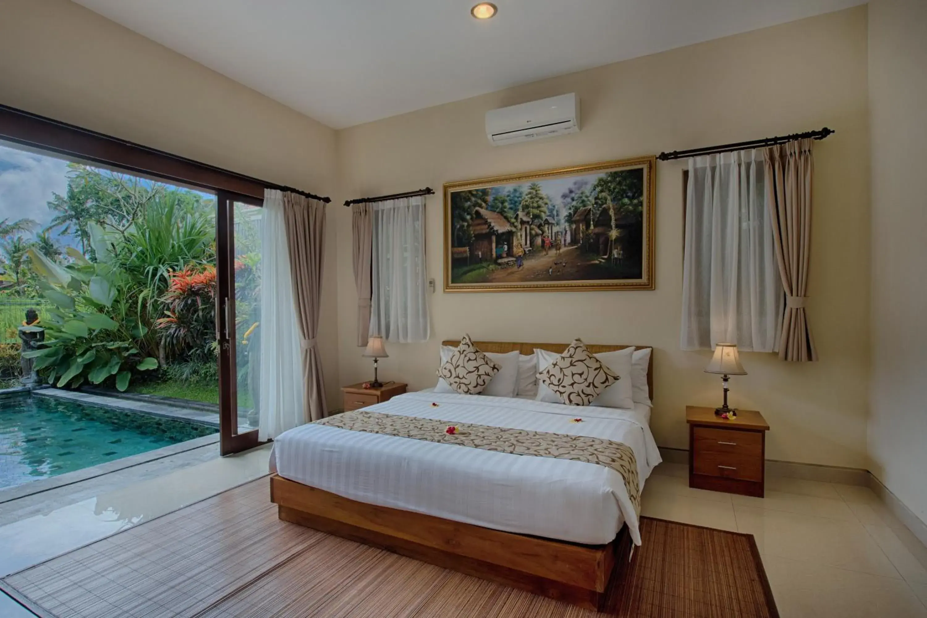 Bed in Kadiga Villas Ubud