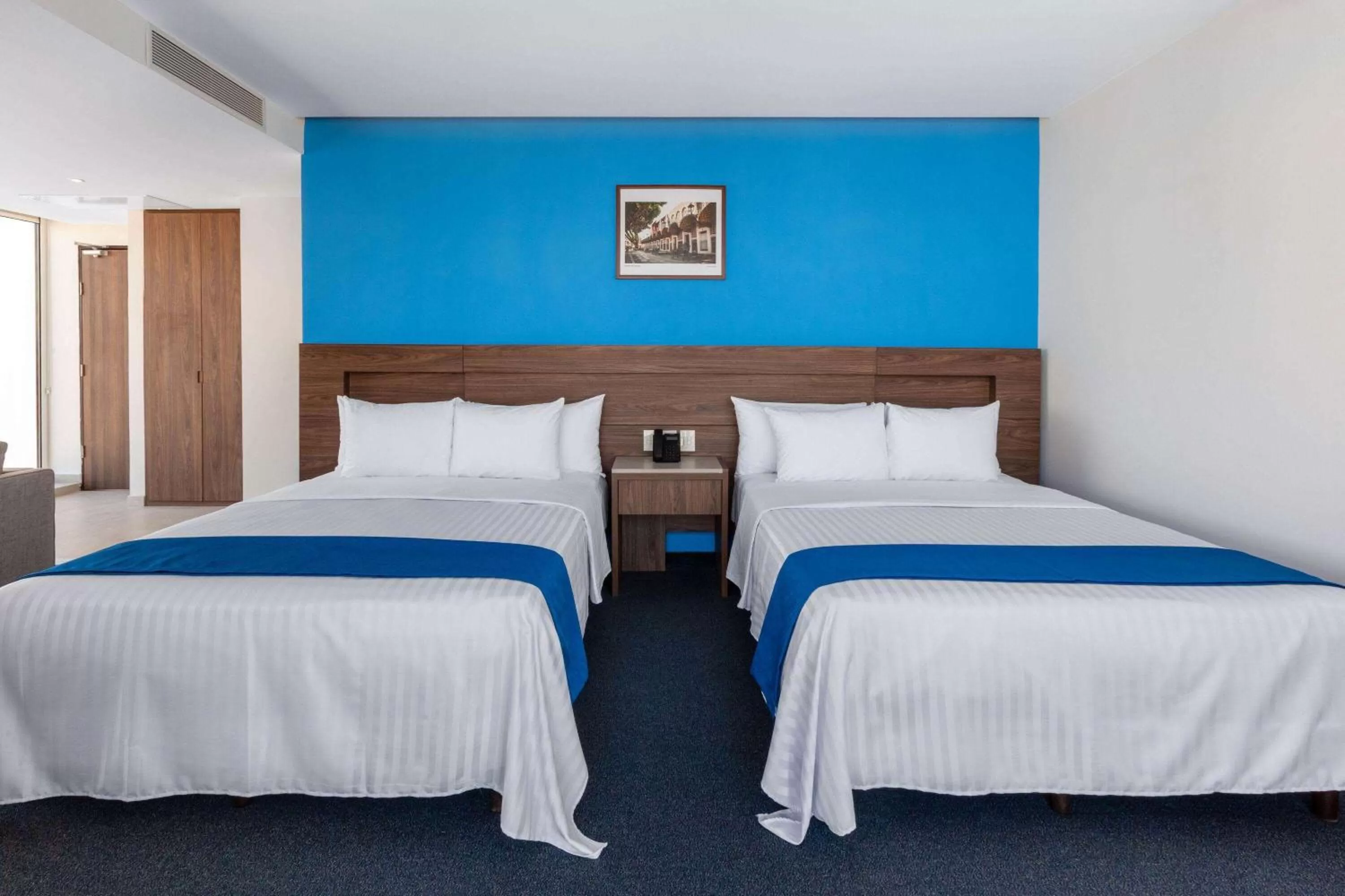 Photo of the whole room, Bed in Wyndham Puebla Angelopolis