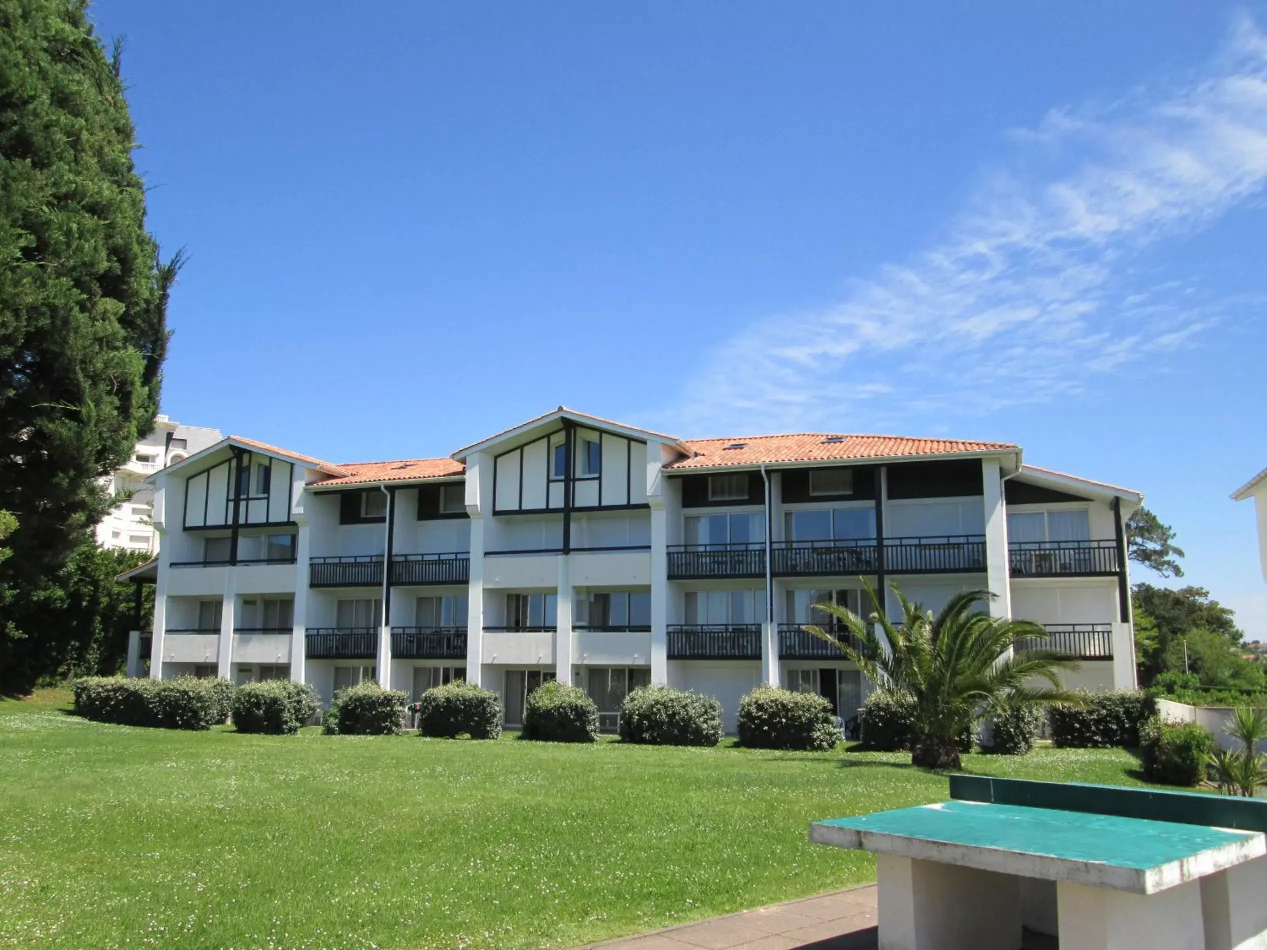 Facade/entrance, Property Building in Résidence Mer & Golf Ilbarritz