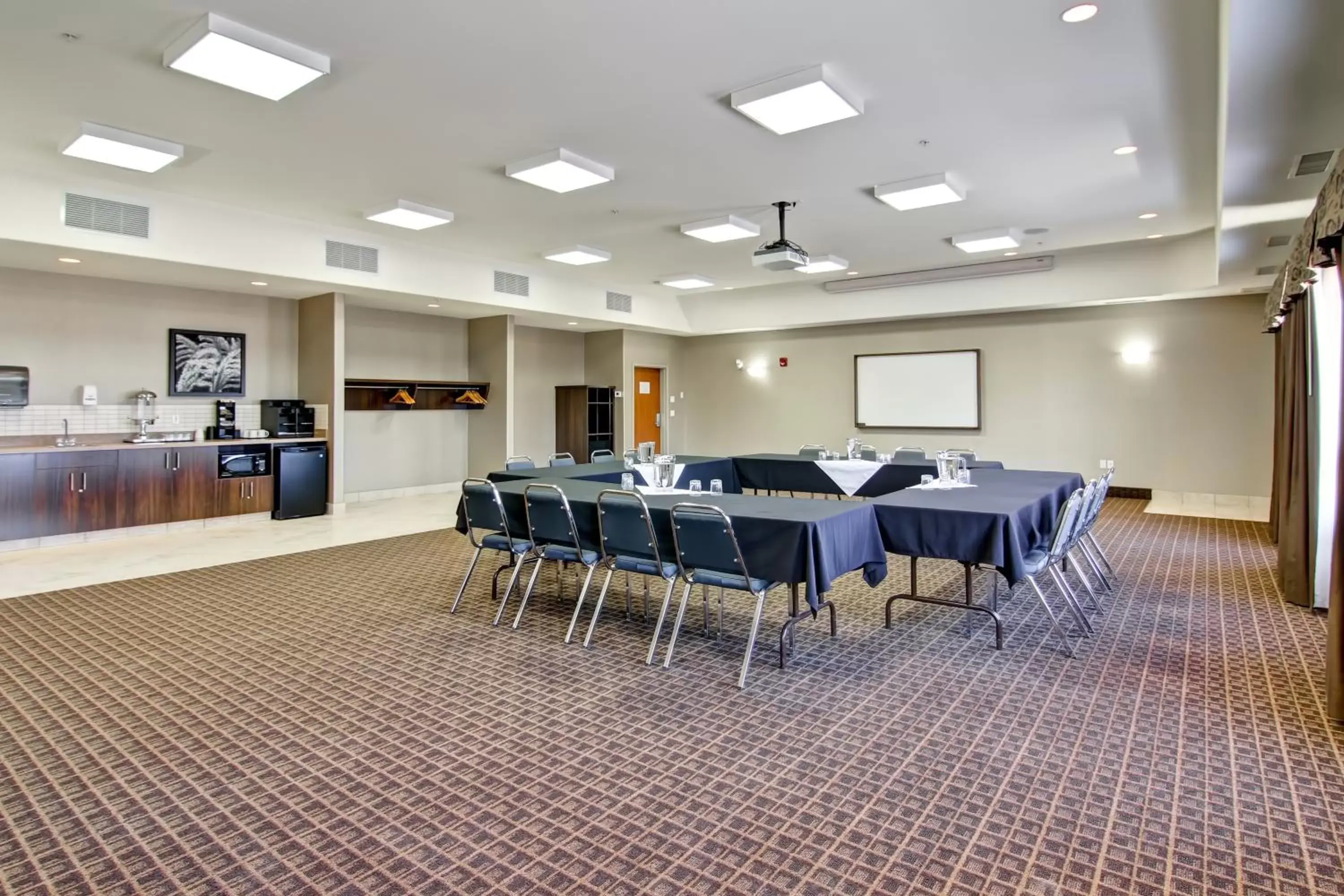Meeting/conference room in Canalta Hotel Assiniboia