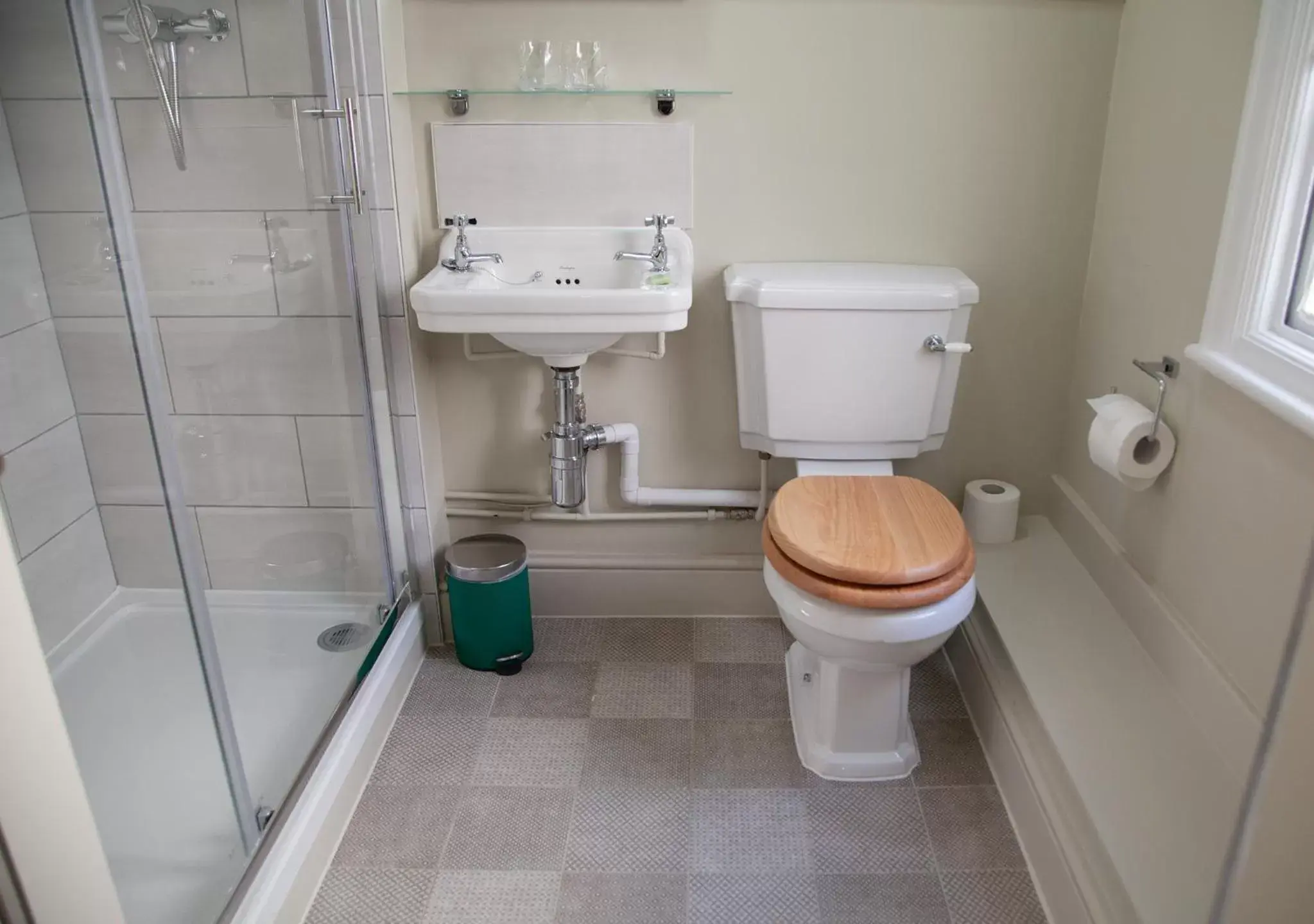 Bathroom in The Kings Arms Hotel