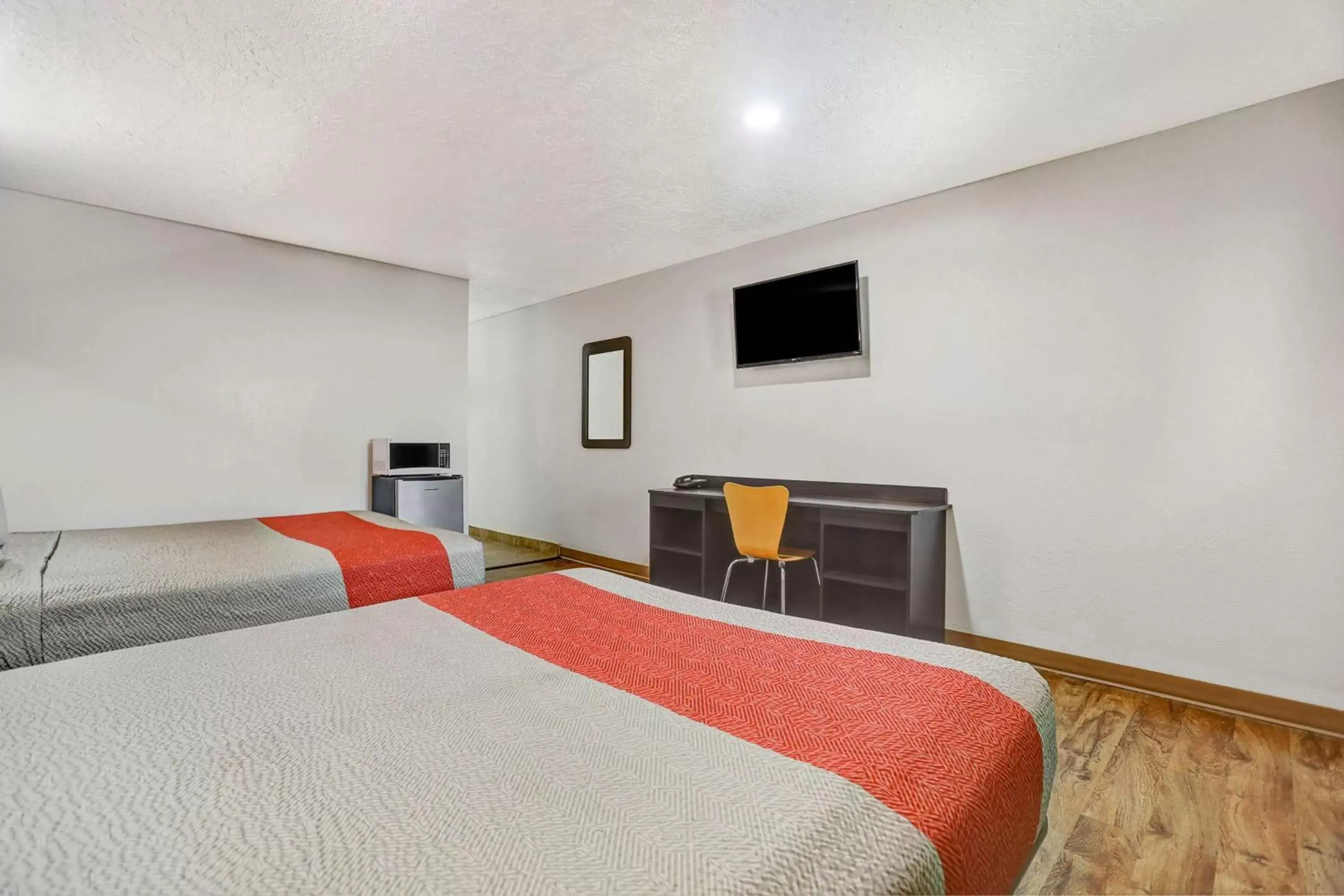 Bedroom, Bed in Motel 6-Clovis, NM