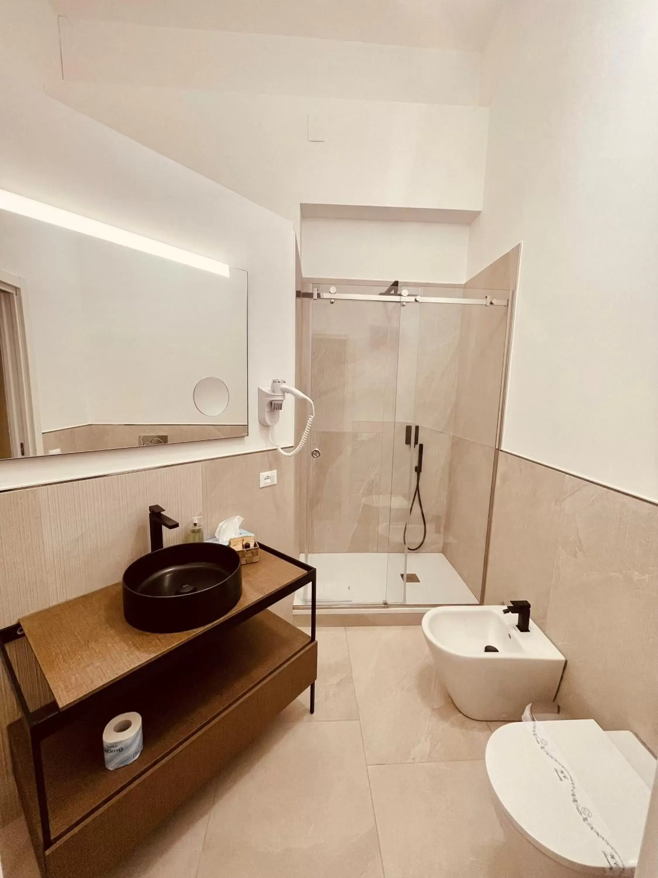 Toilet, Bathroom in Trevi Rome Suite
