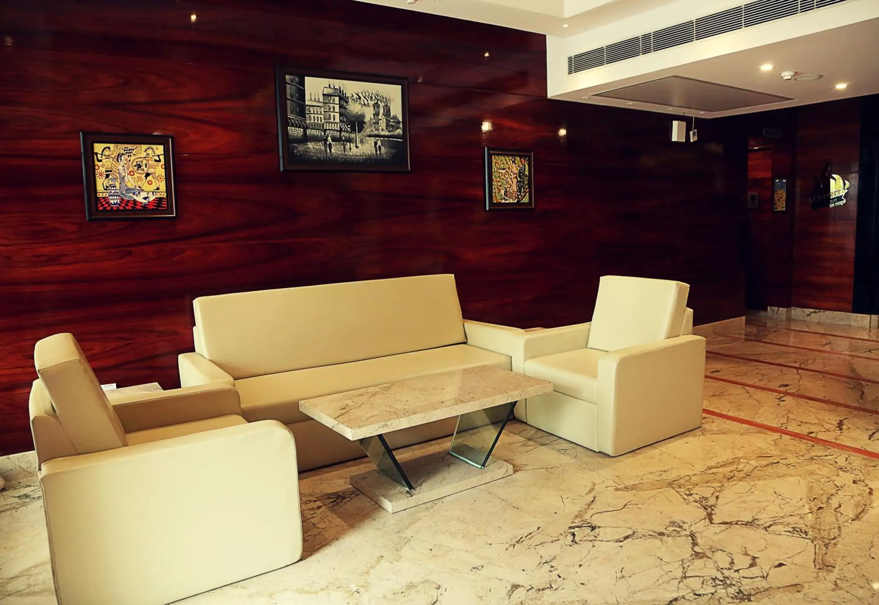 Lobby/Reception in Hotel Ascent Biz