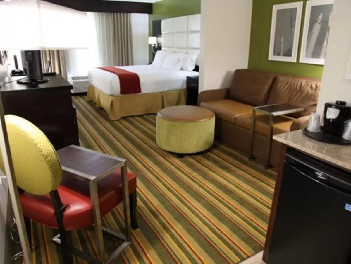 Seating Area in Holiday Inn Express & Suites - Huntsville Airport, an IHG Hotel