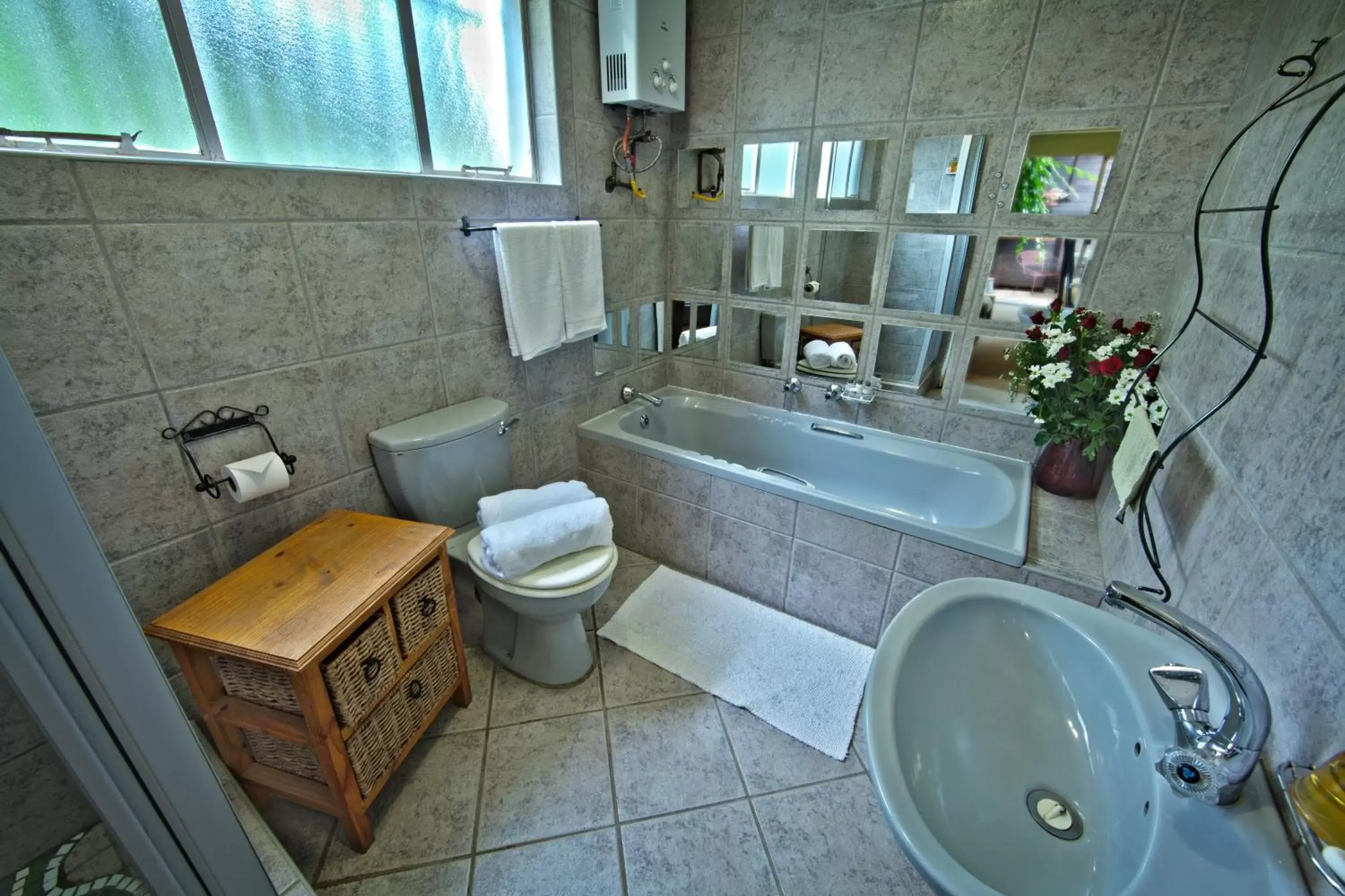 Shower, Bathroom in Rabbit Hole Hotel