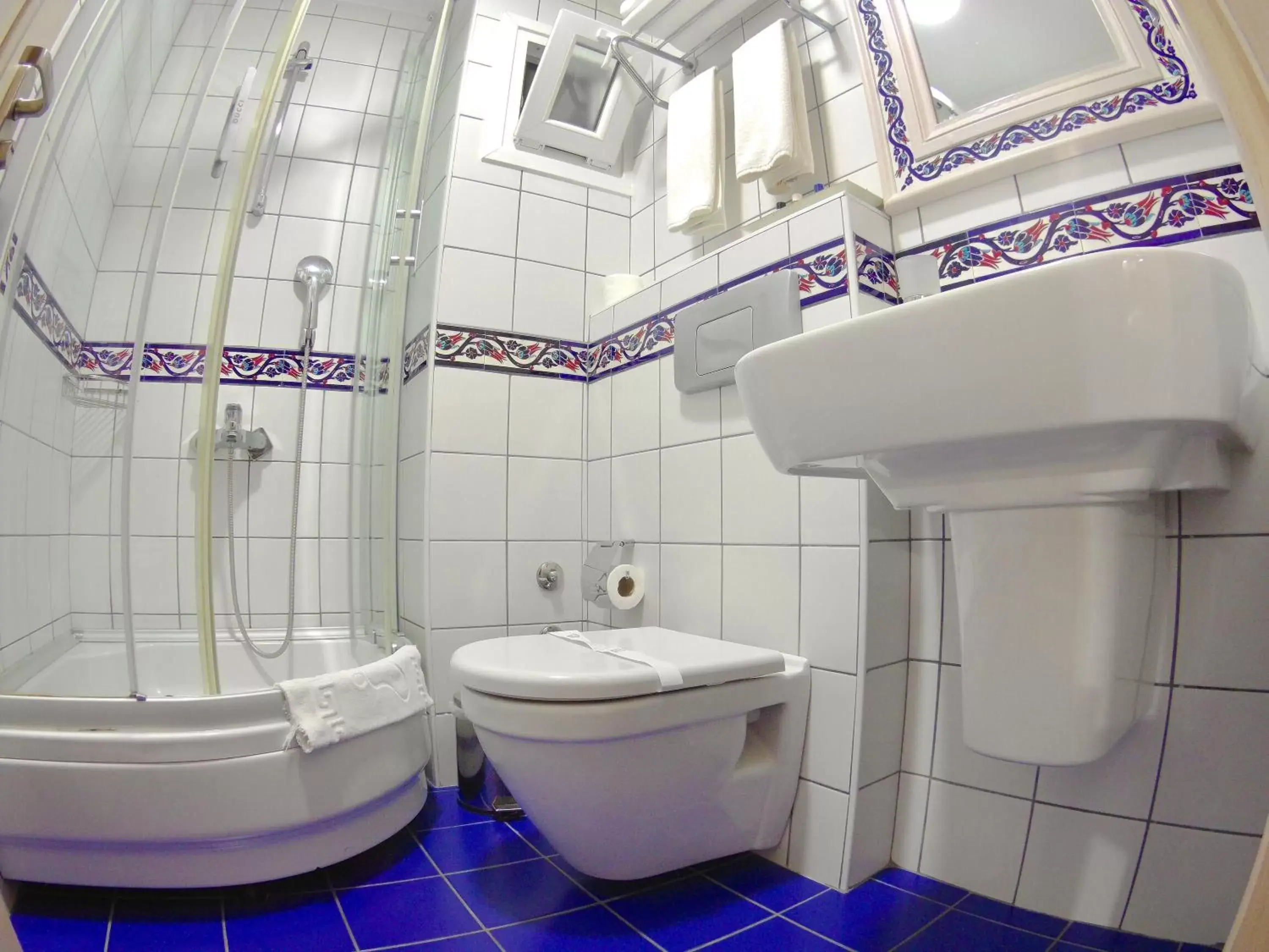 Toilet, Bathroom in Hotel Novano