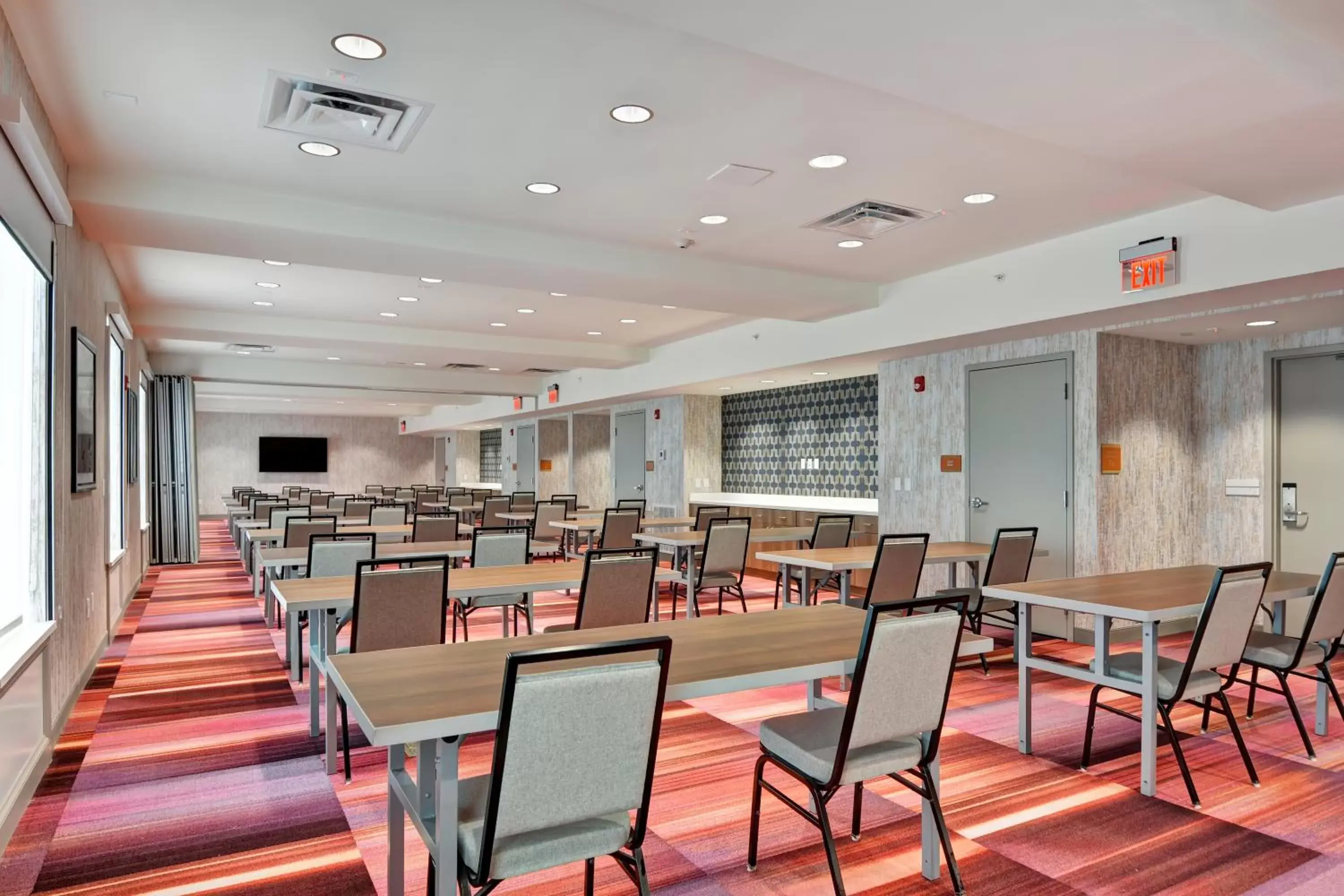 Meeting/conference room, Restaurant/Places to Eat in Home2 Suites By Hilton Beaufort