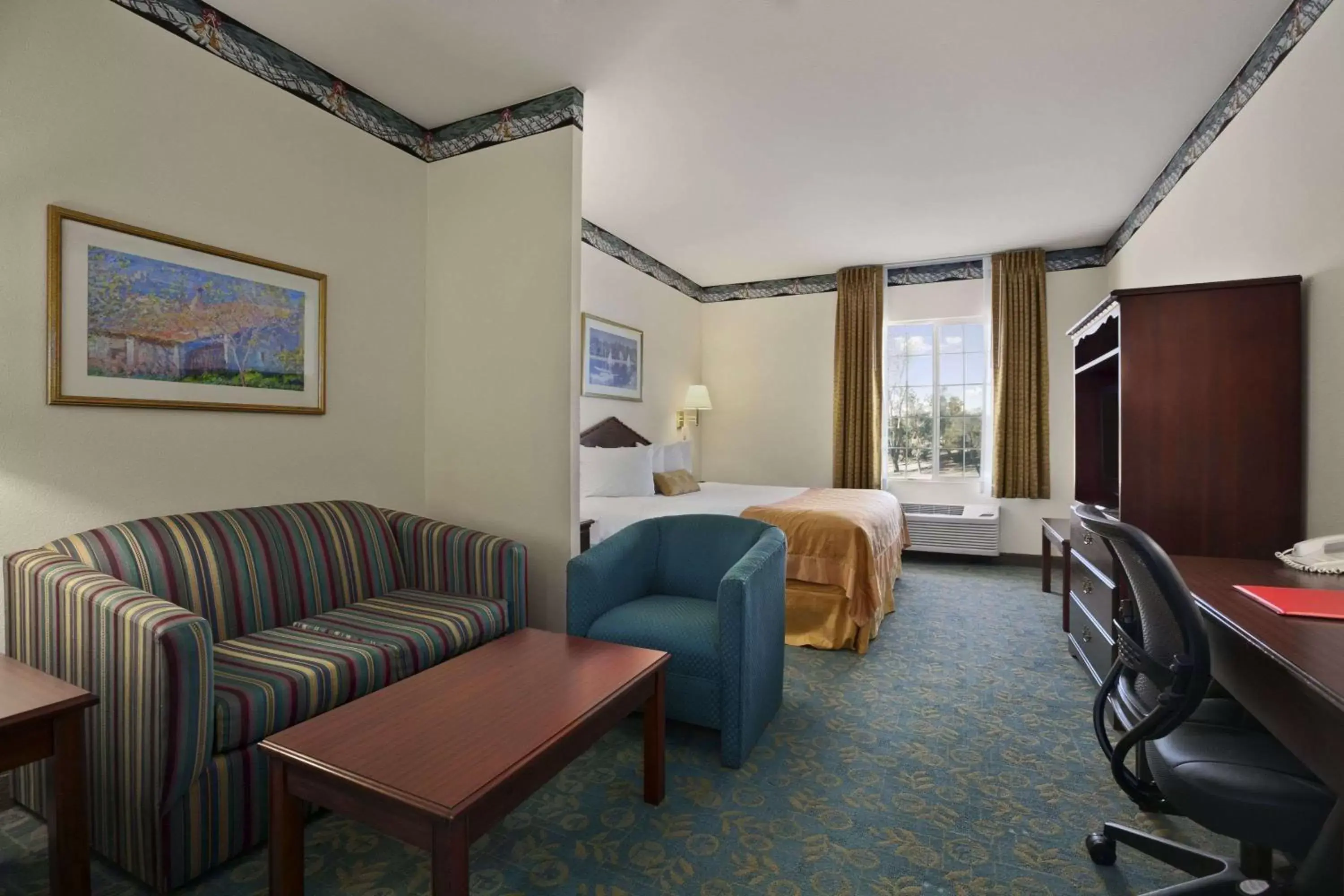 Photo of the whole room in Ramada by Wyndham Williams Photo of the whole room in Ramada by Wyndham Williams