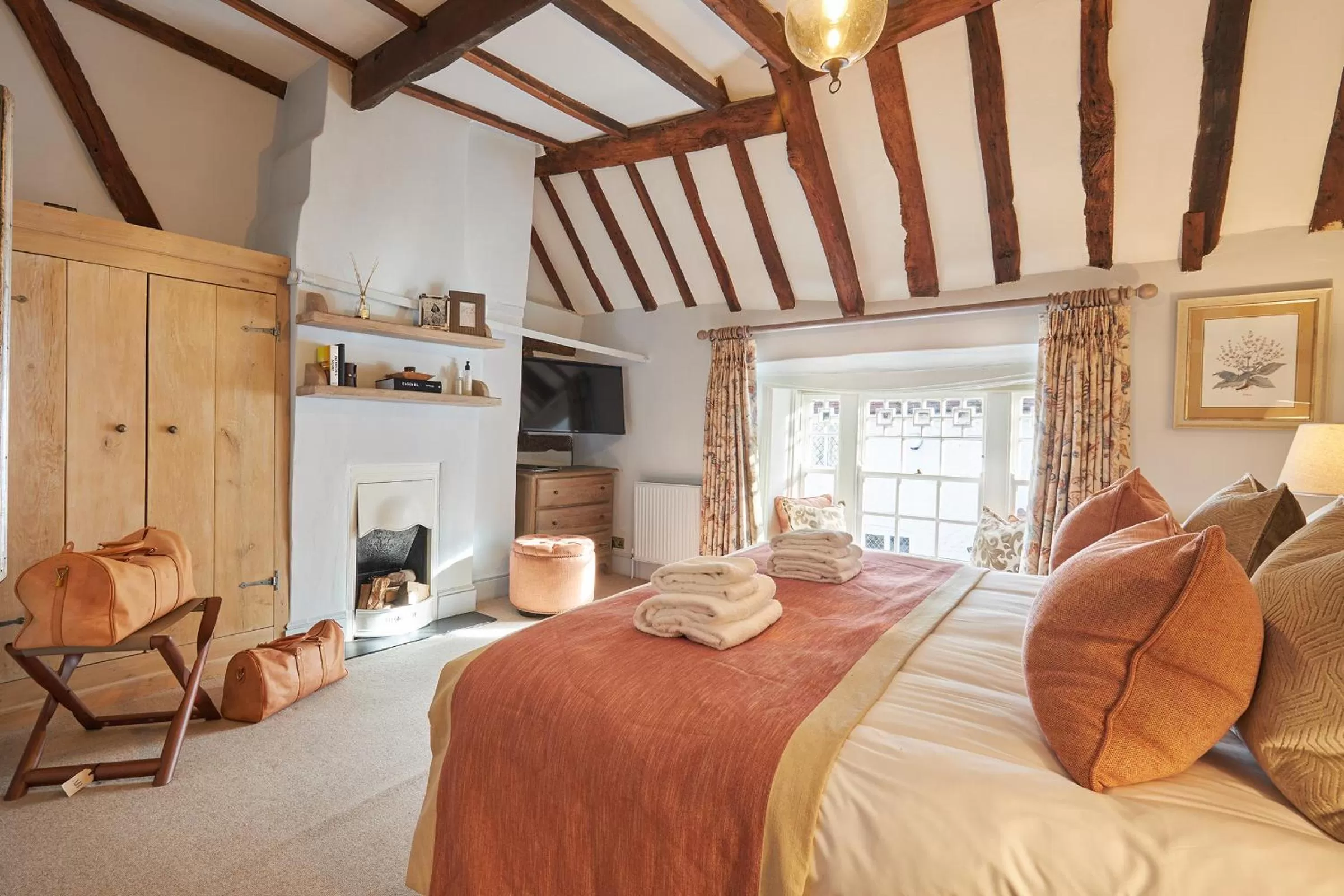 Bedroom, Bed in The Angel Inn, Petworth