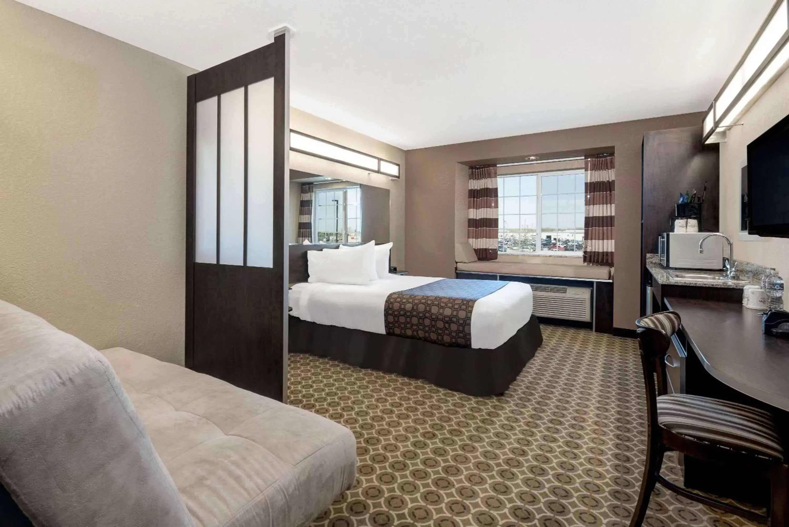 Photo of the whole room, Bed in Microtel Inn & Suites by Wyndham Williston