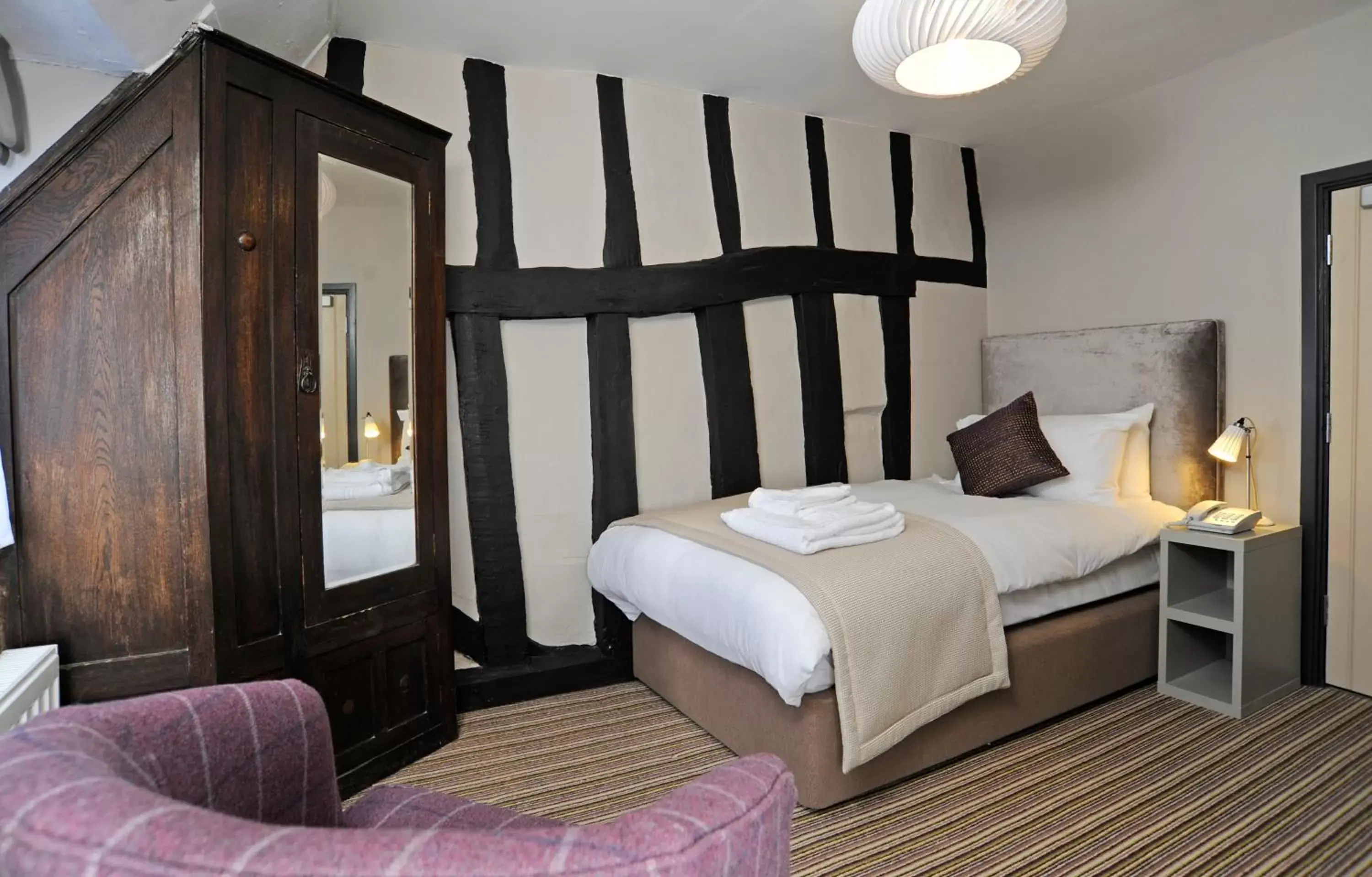 Bedroom, Bed in The Red Lion Hotel