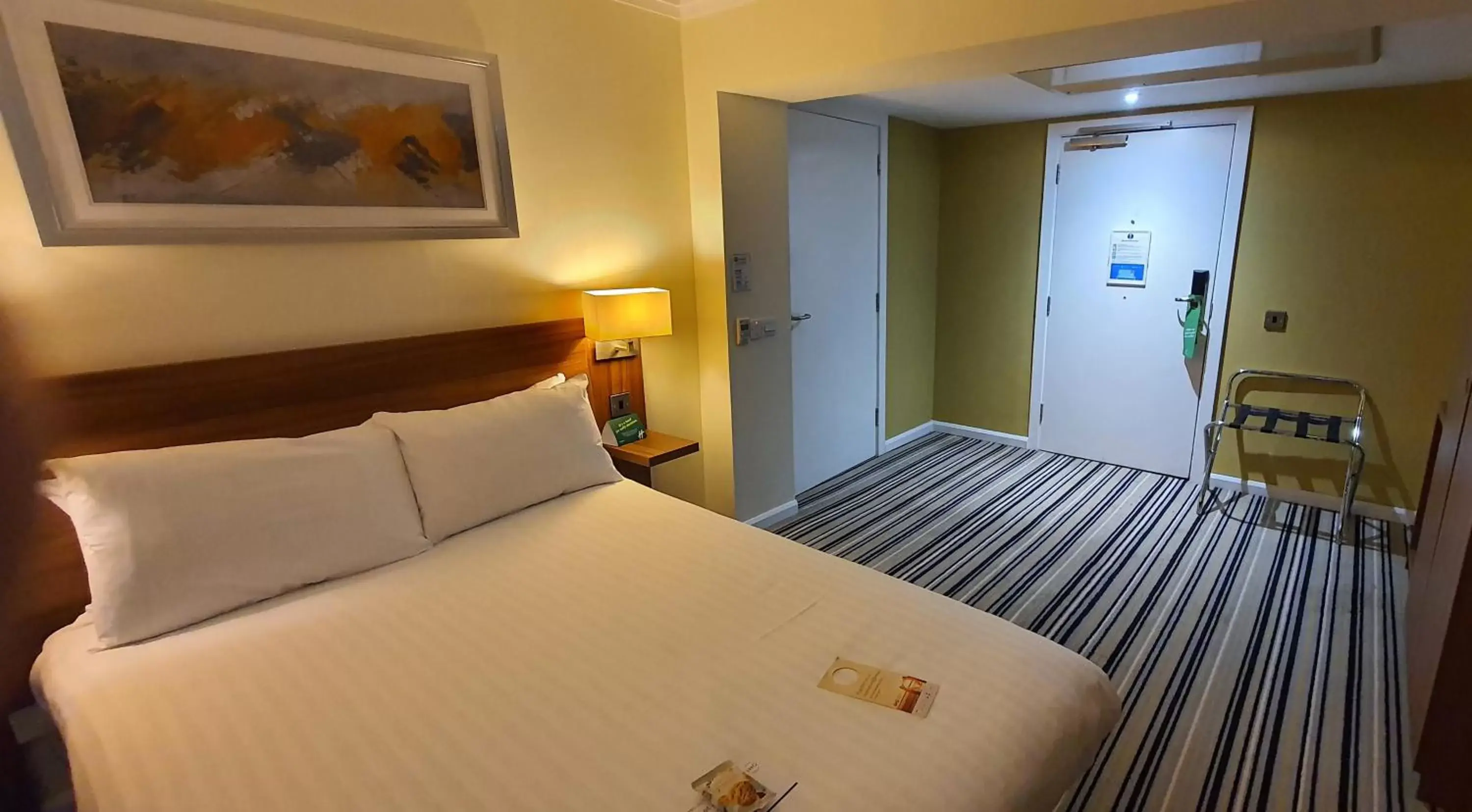 Bedroom, Bed in Holiday Inn Swindon, an IHG Hotel