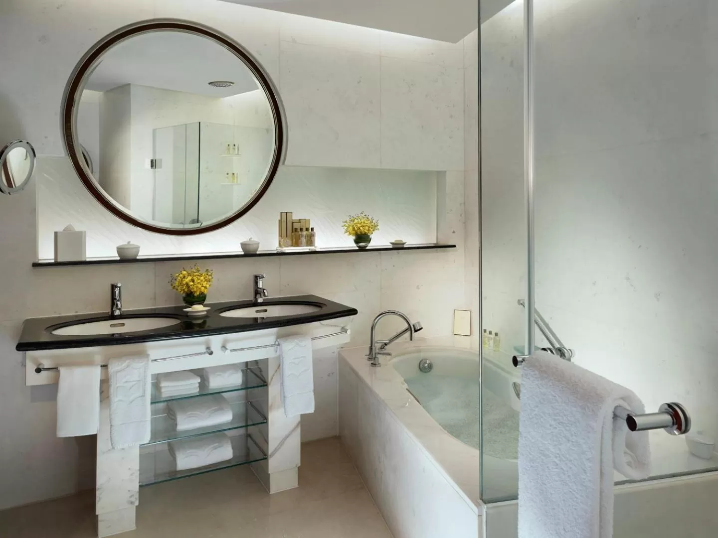 Bathroom in Pudong Shangri-La, Shanghai