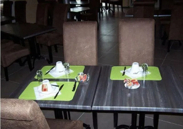 Restaurant/places to eat in Hôtel Le Richevaux