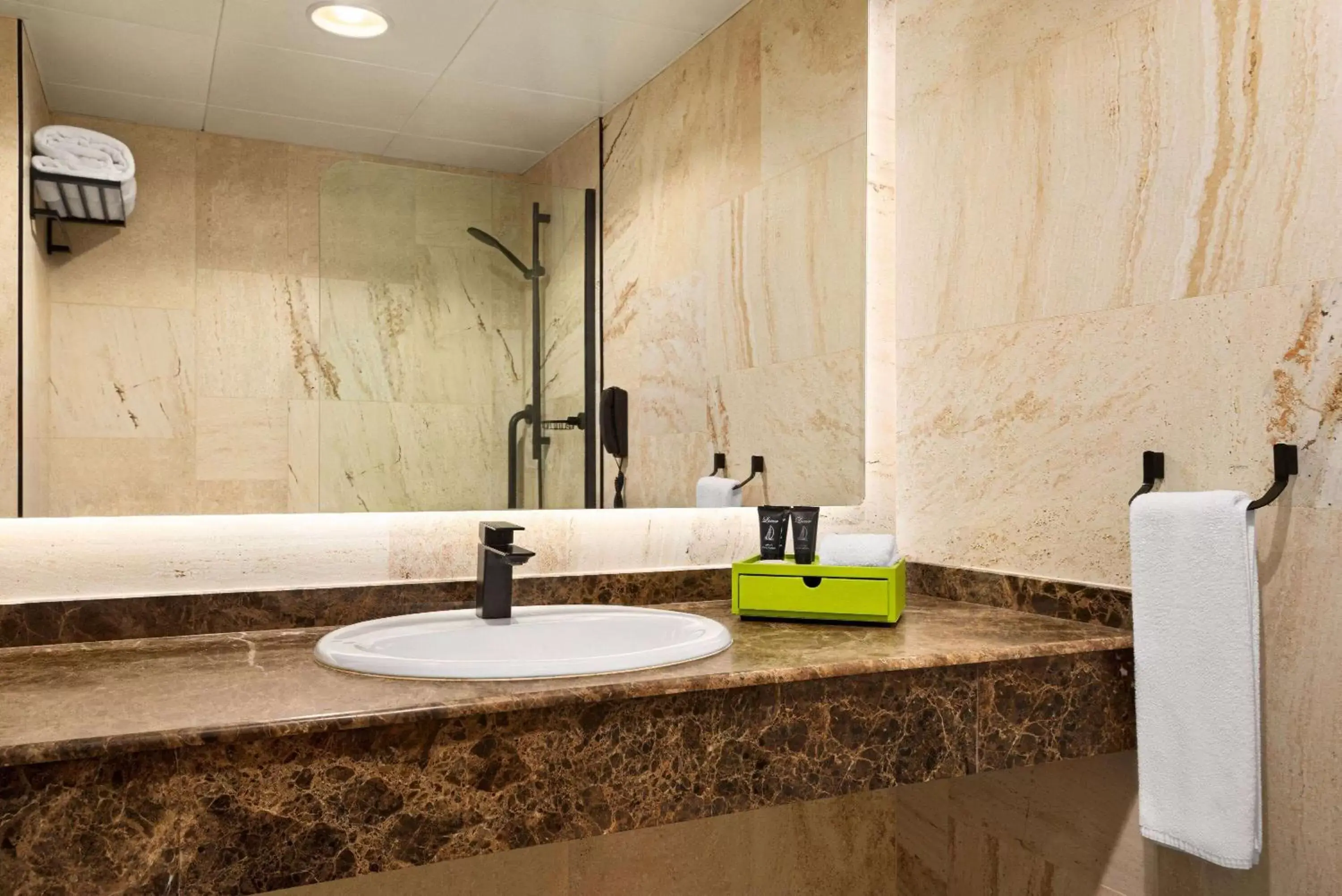 TV and multimedia, Bathroom in La Quinta by Wyndham Dubai Jumeirah