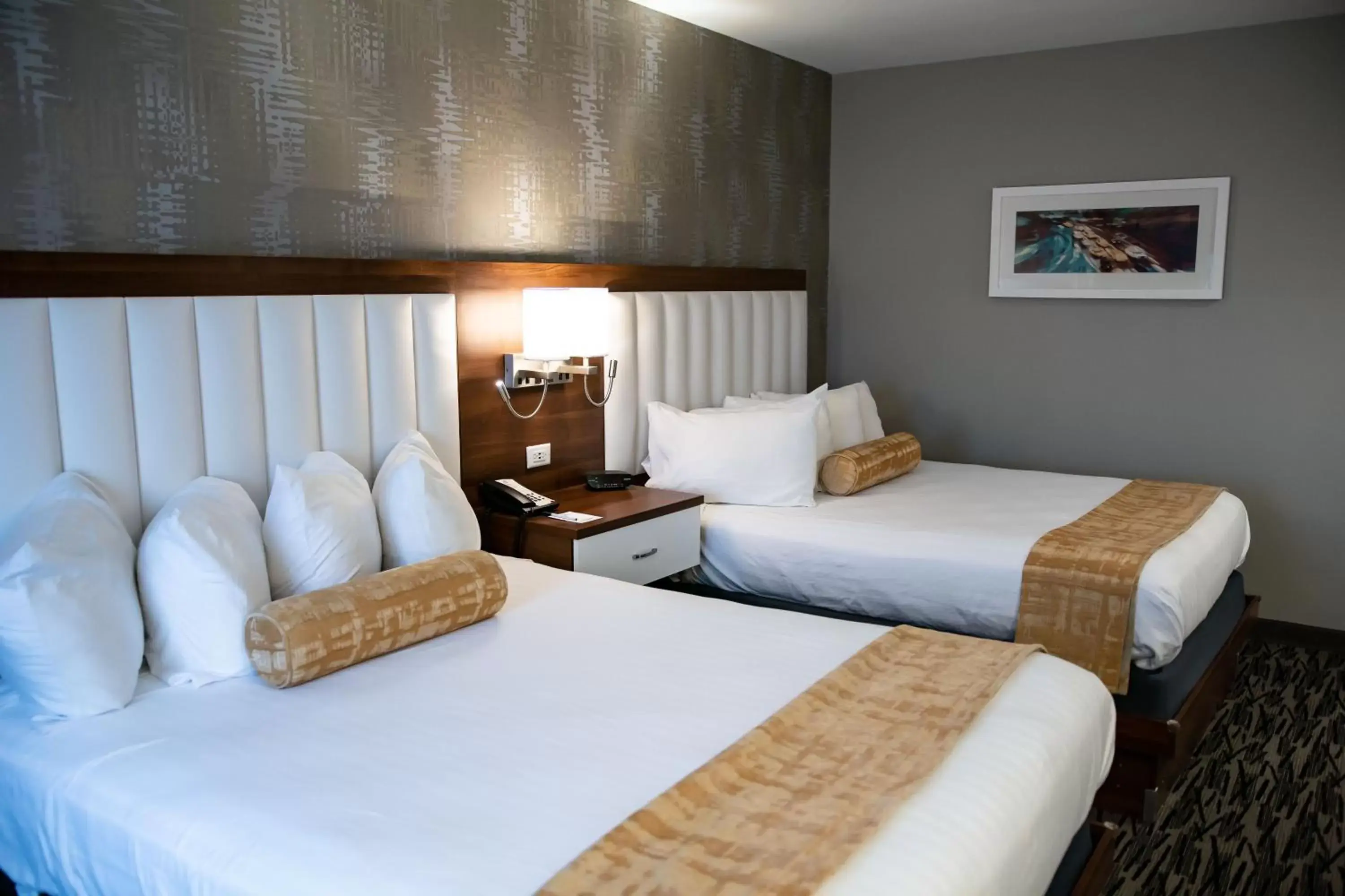 Queen Room with Two Queen Beds - Smoking in Best Western On The Avenue Queen Room with Two Queen Beds - Smoking in Best Western On The Avenue