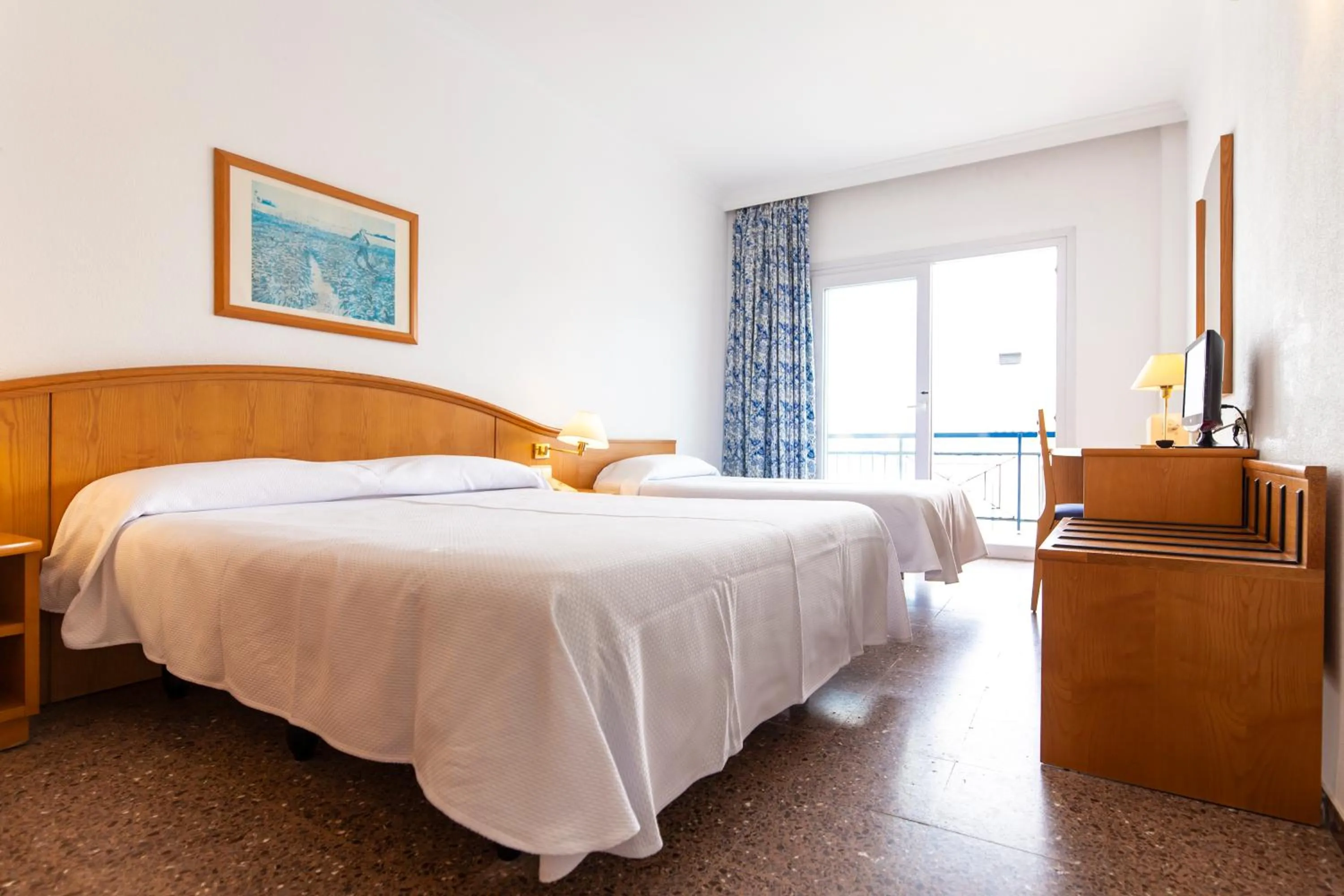 Photo of the whole room, Bed in Hotel Ramblamar