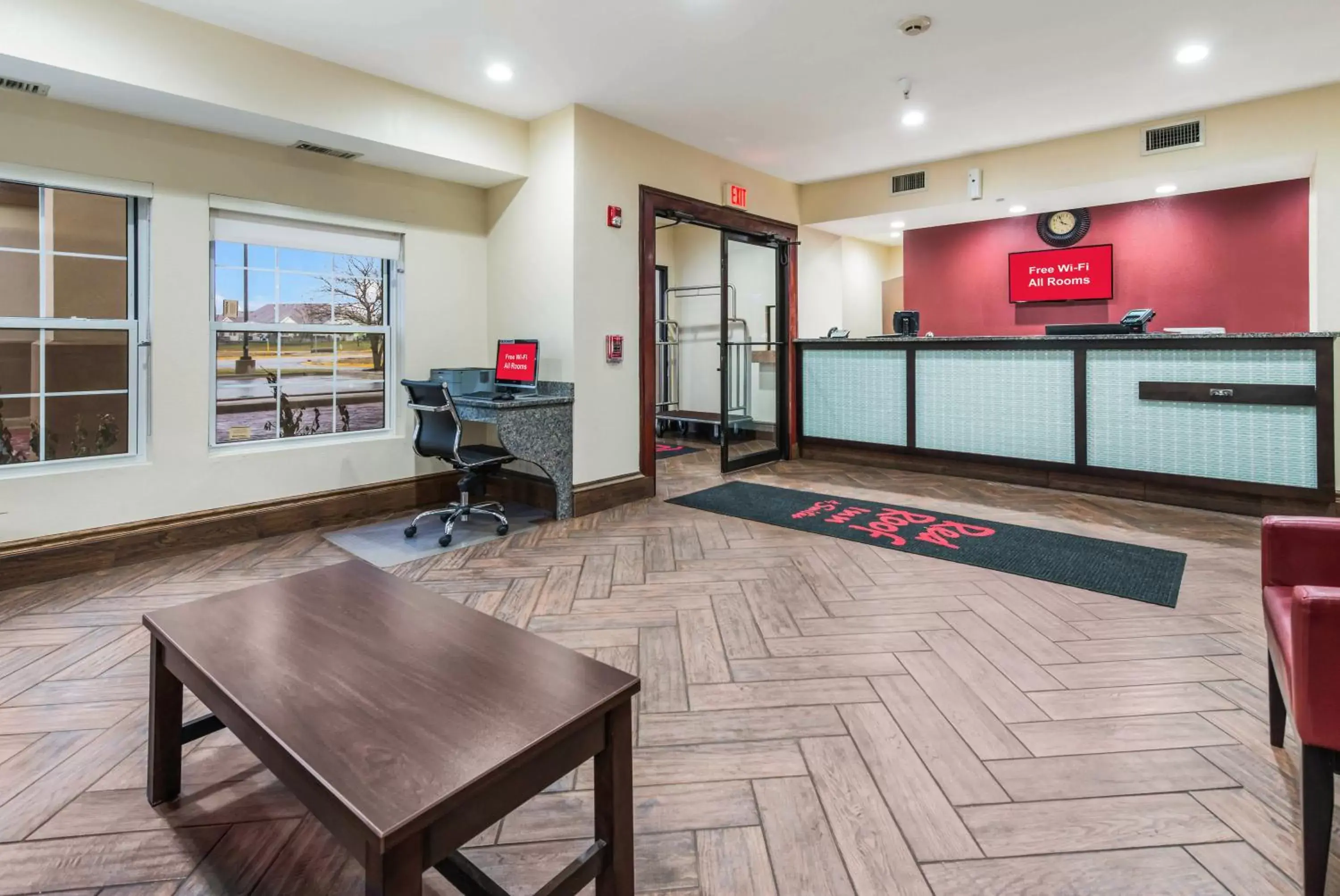 Lobby or reception in Red Roof Inn & Suites Monee